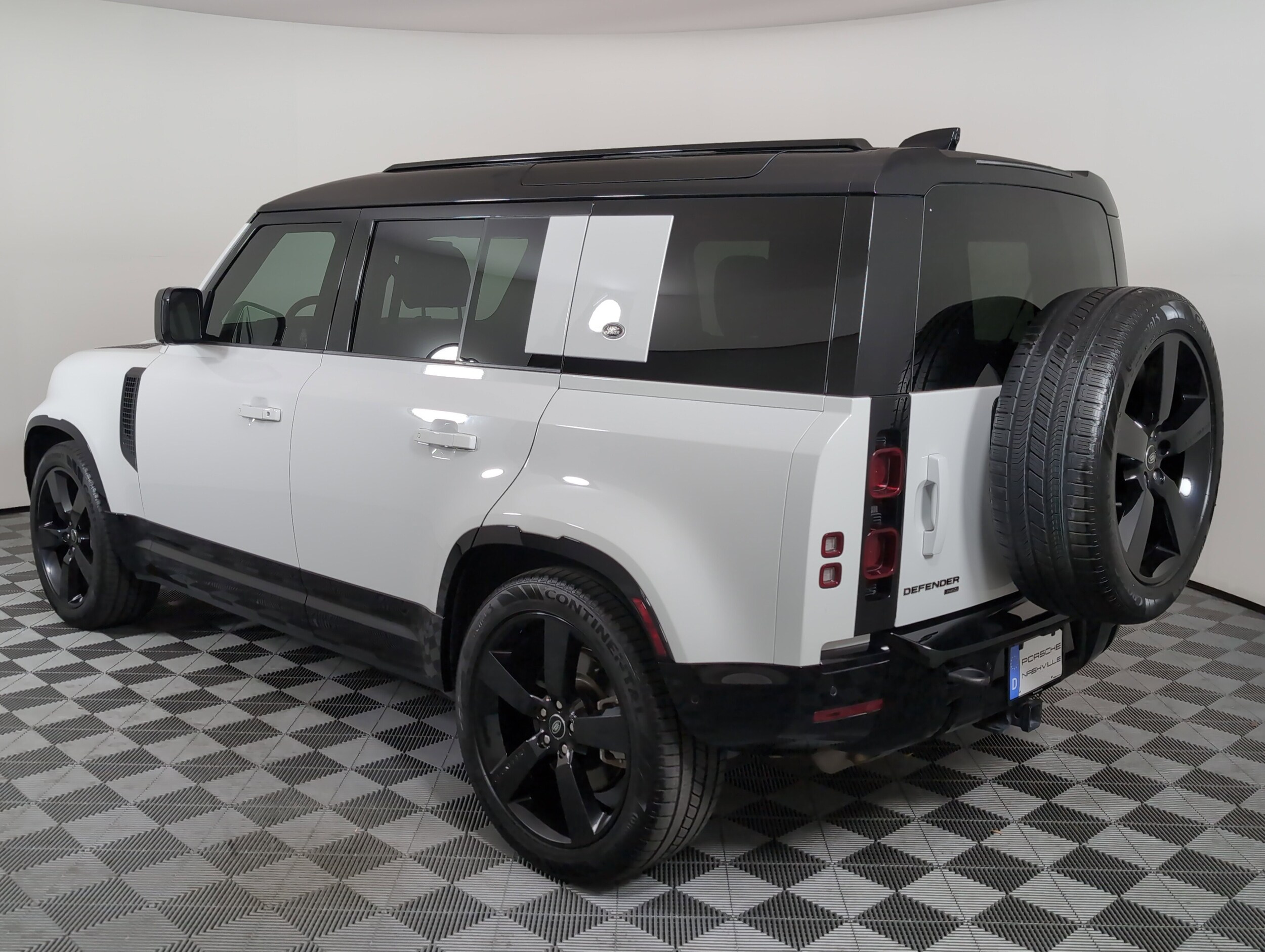 2022 Land Rover Defender X-Dynamic SE photo 3