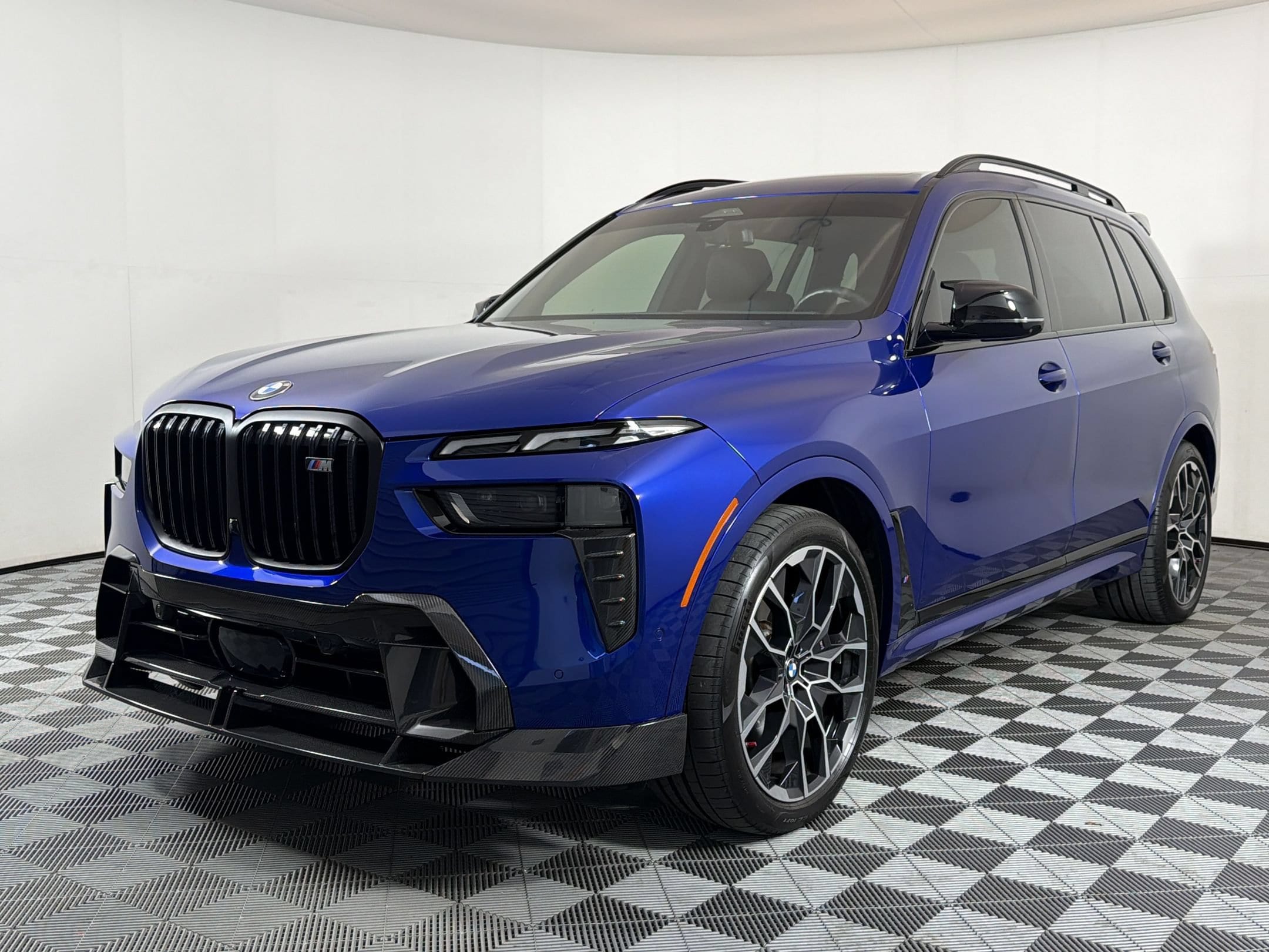 2025 BMW X7 M60i SUV