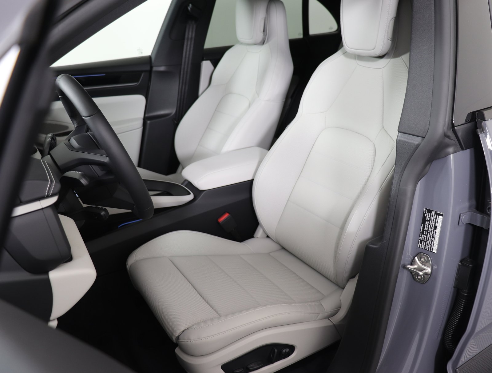 2025 Porsche Macan Electric photo 4