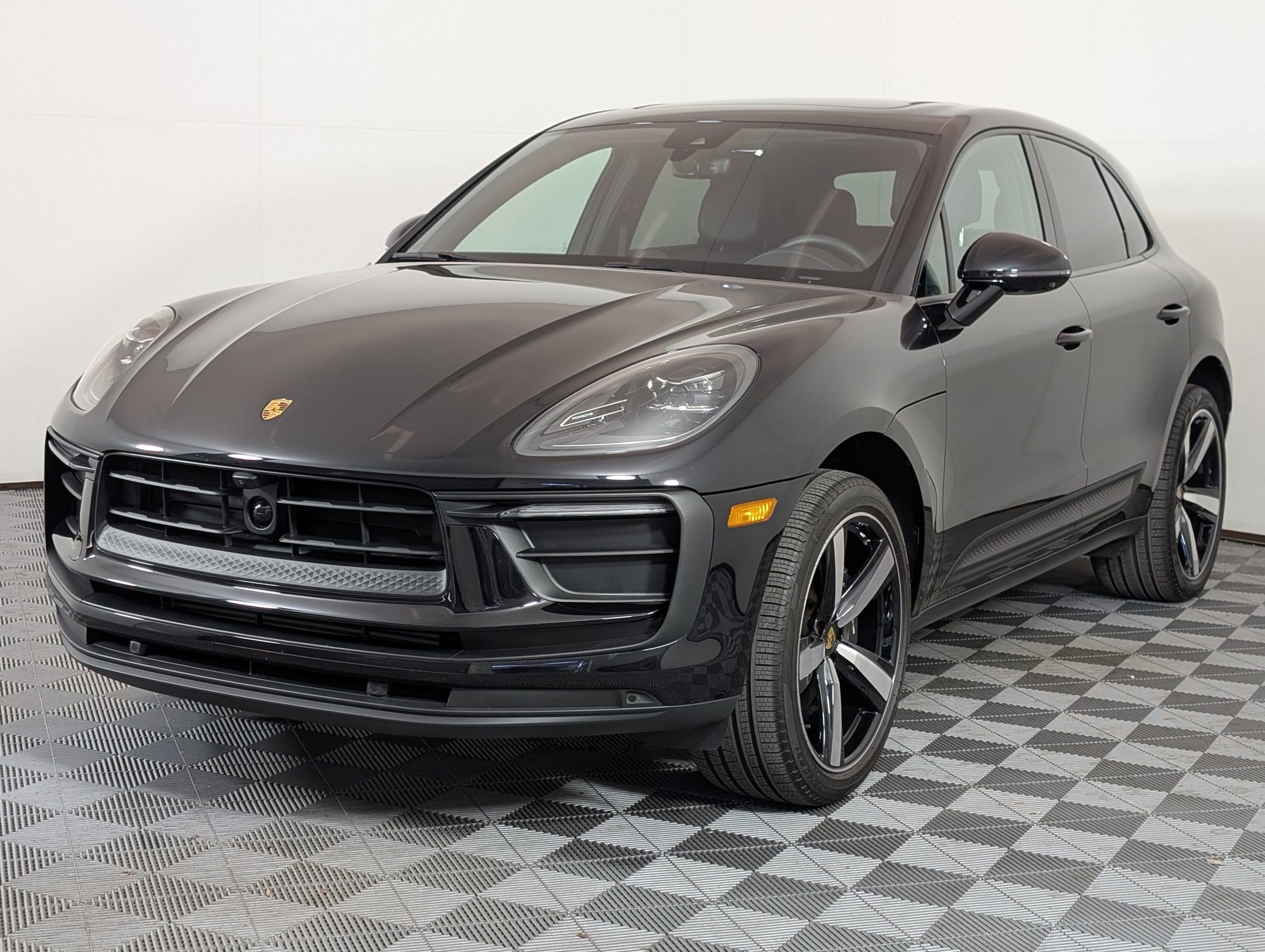 2025 Porsche Macan Base