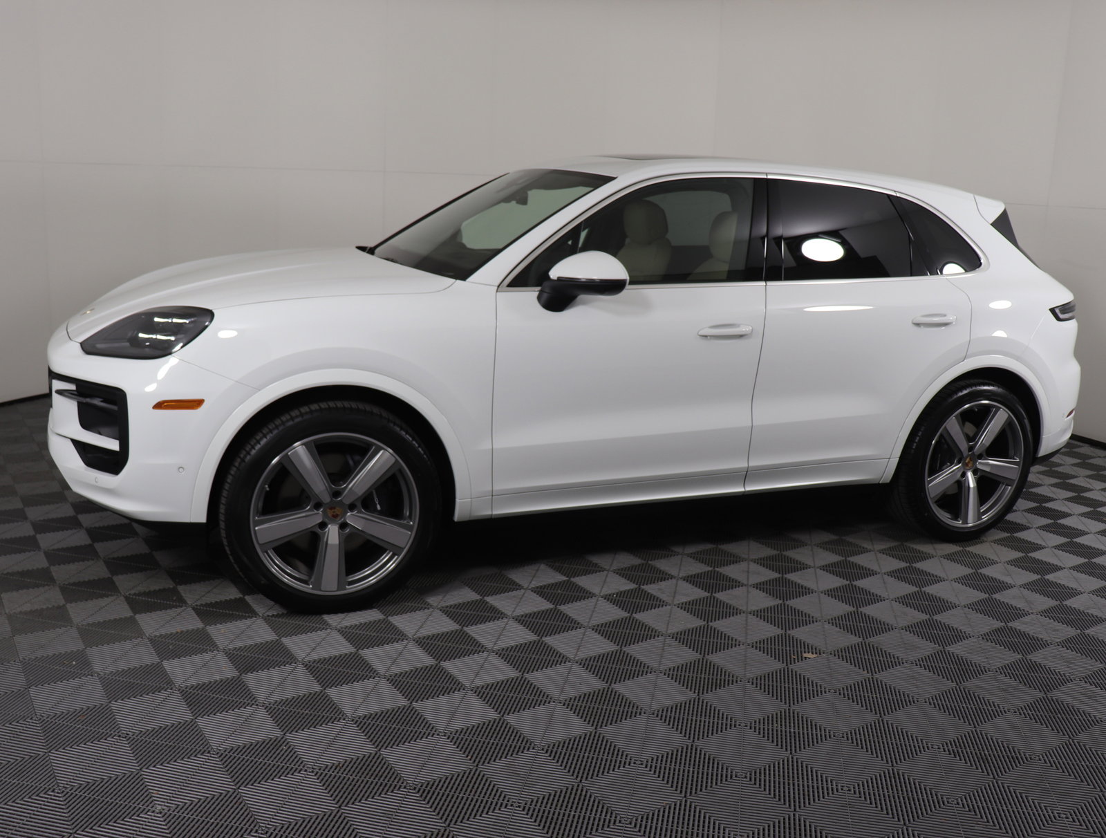 Used 2025 Porsche Cayenne Base with VIN WP1AA2AY5SDA01513 for sale in Brentwood, TN