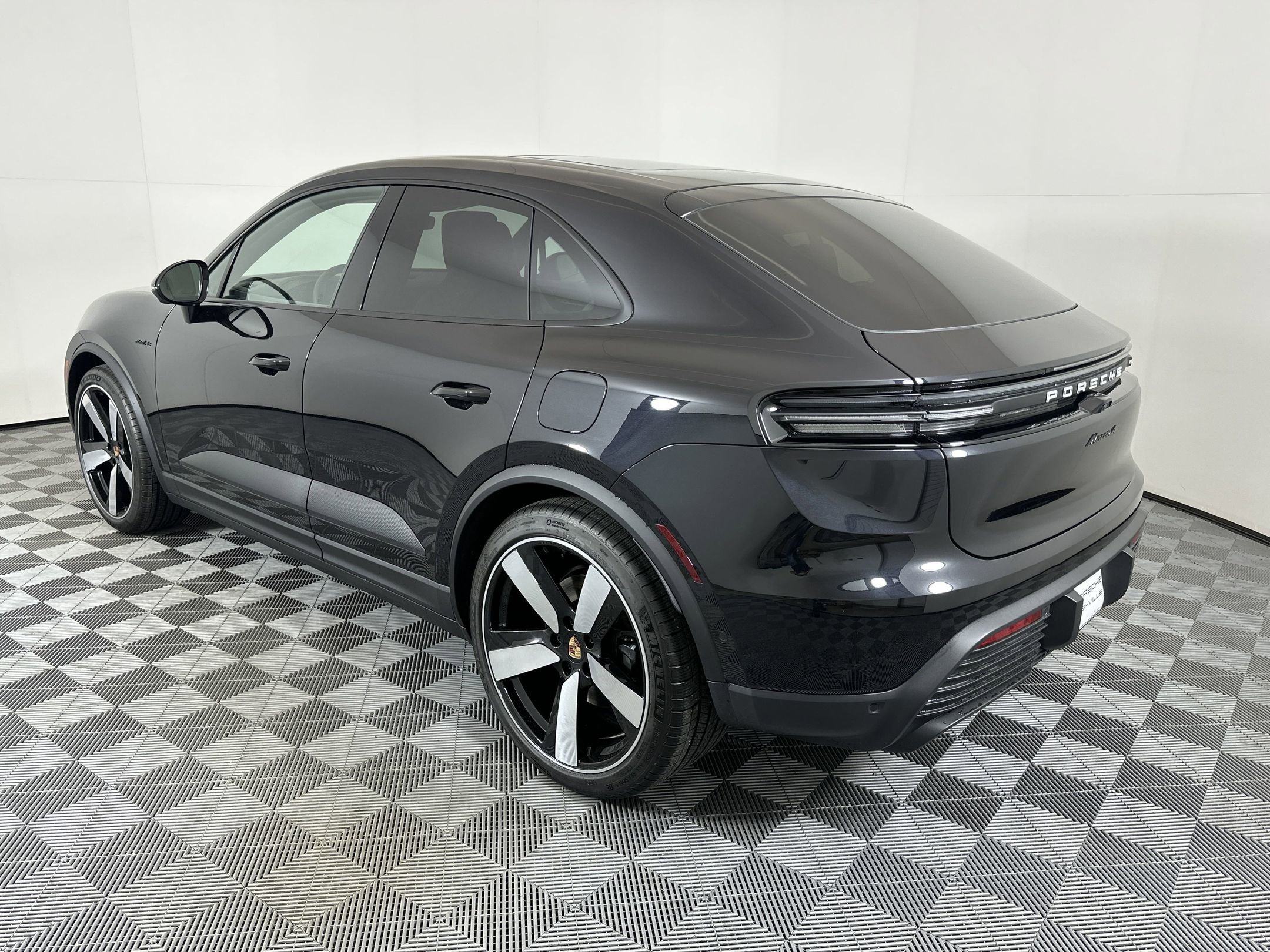 Used 2025 Porsche Macan Base with VIN WP1AA2XA3SL001703 for sale in Brentwood, TN