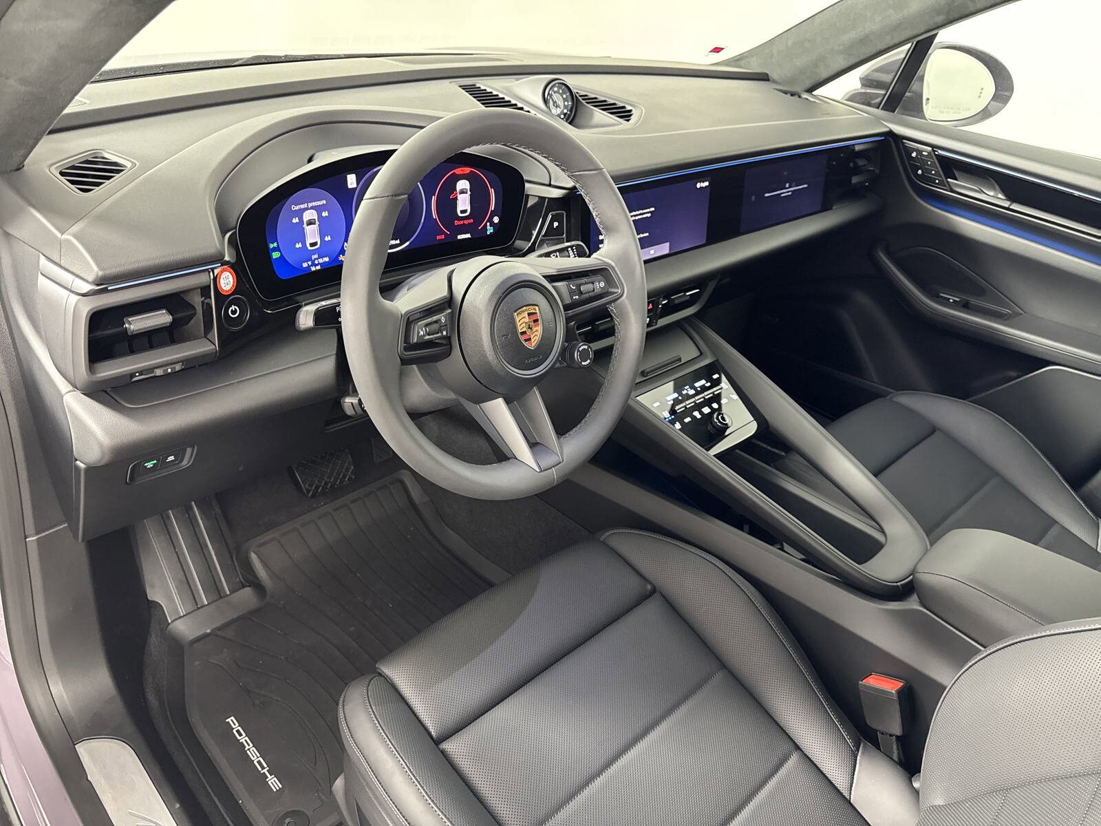 2025 Porsche Macan Electric photo 4