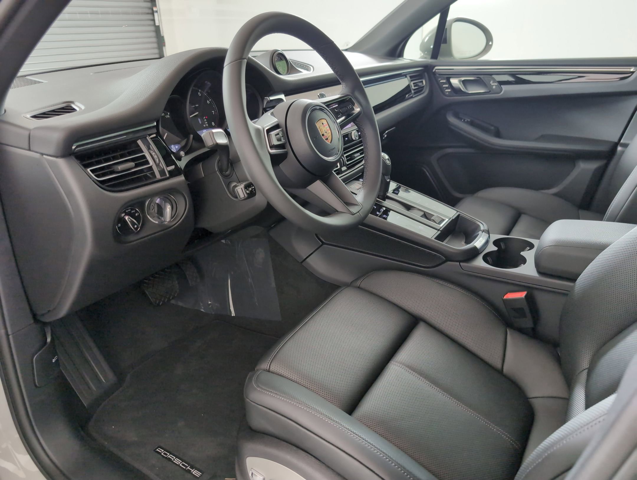 2026 Porsche Macan T photo 4