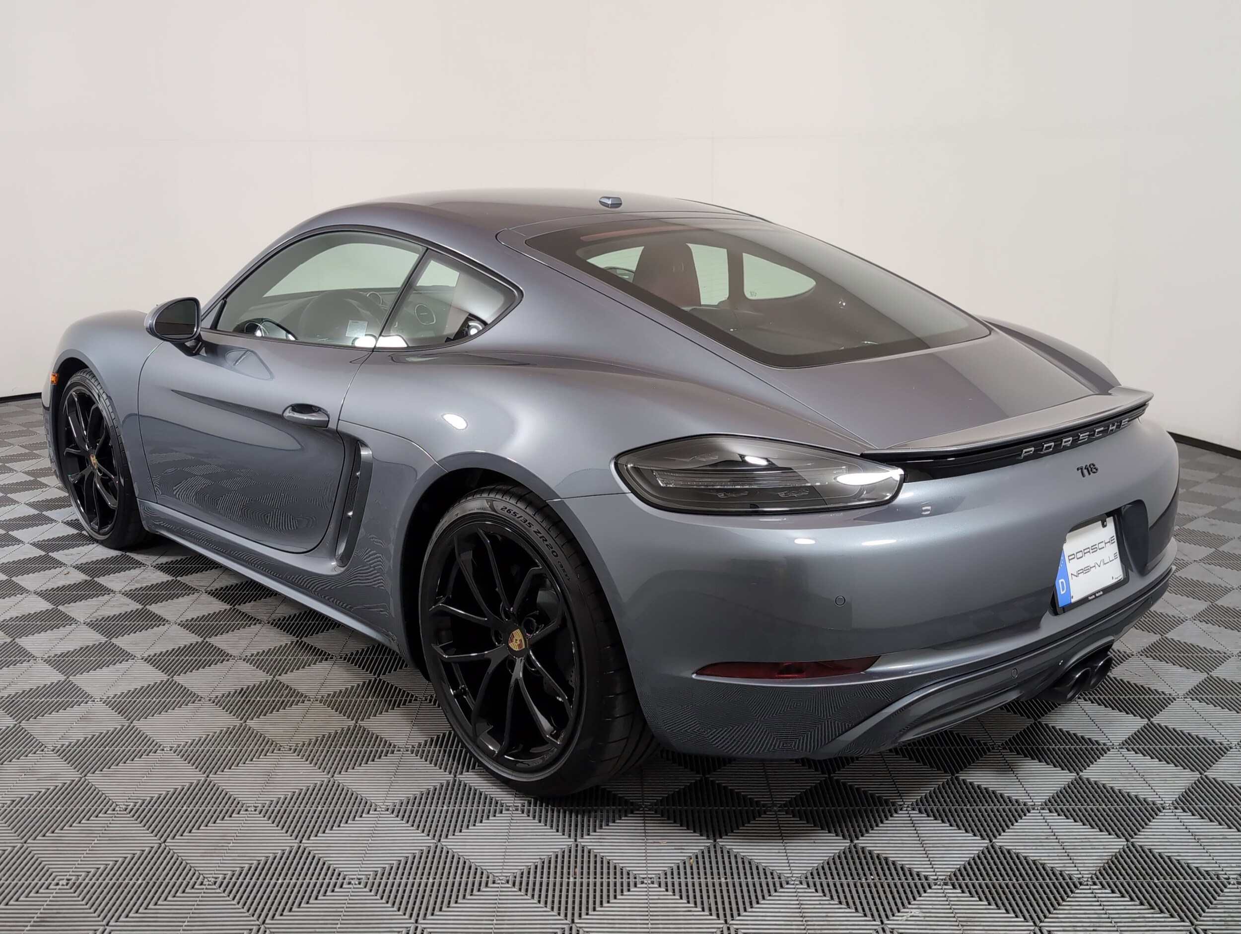 2025 Porsche Cayman Base photo 3