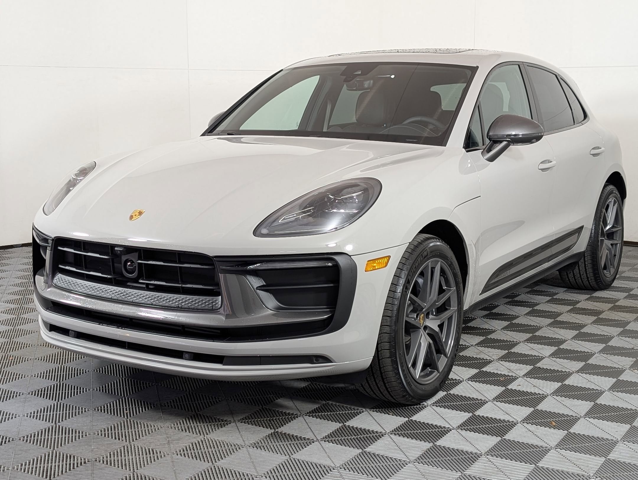 2026 Porsche Macan T SUV 2026 Porsche Macan T SUV
