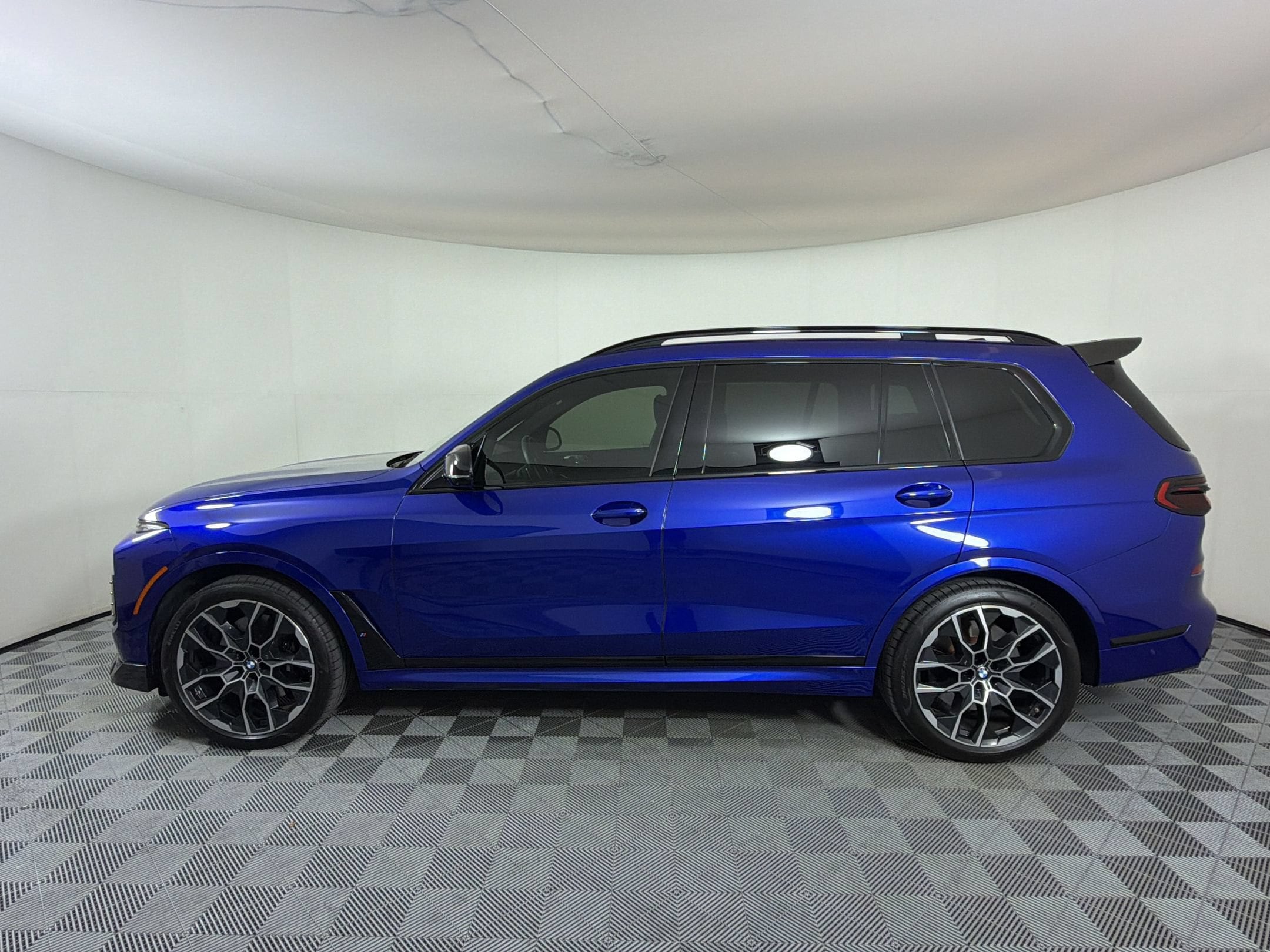 2025 BMW X7 M60i SUV