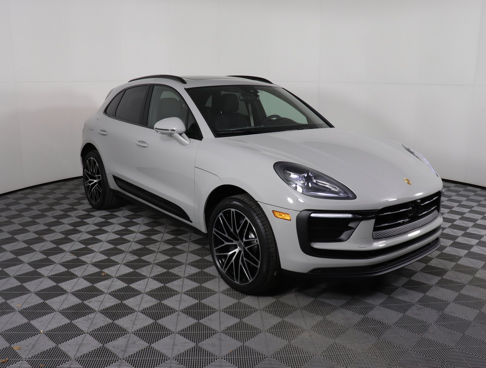 Used 2024 Porsche Macan Base with VIN WP1AA2A56RLB08589 for sale in Brentwood, TN