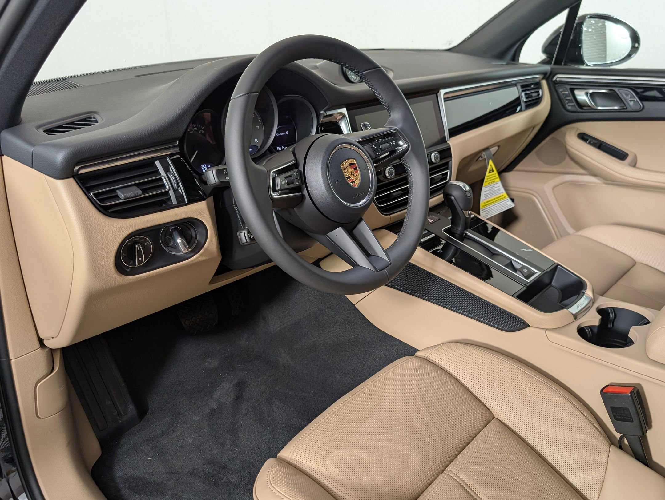 2026 Porsche Macan S photo 4