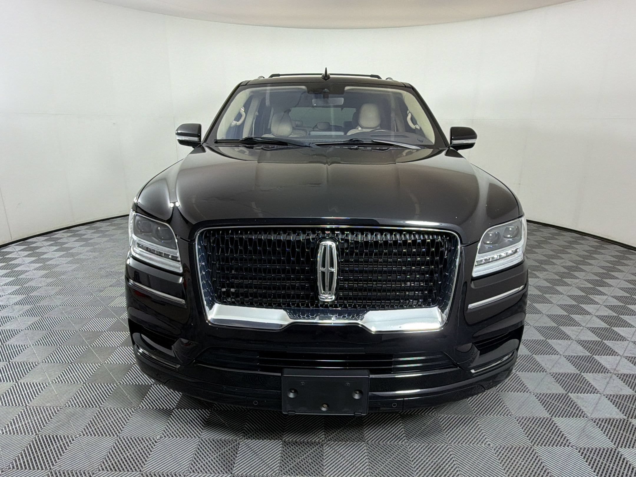 Navigator Reserve SUV