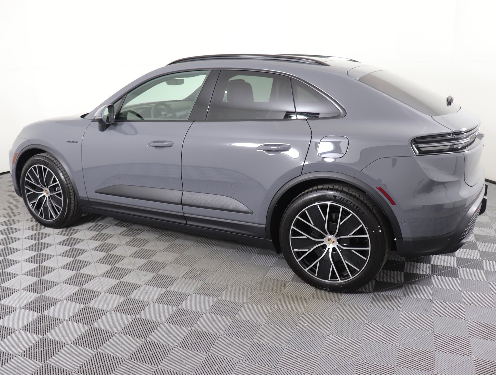 Used 2025 Porsche Macan Base with VIN WP1AD2XA5SL076510 for sale in Brentwood, TN
