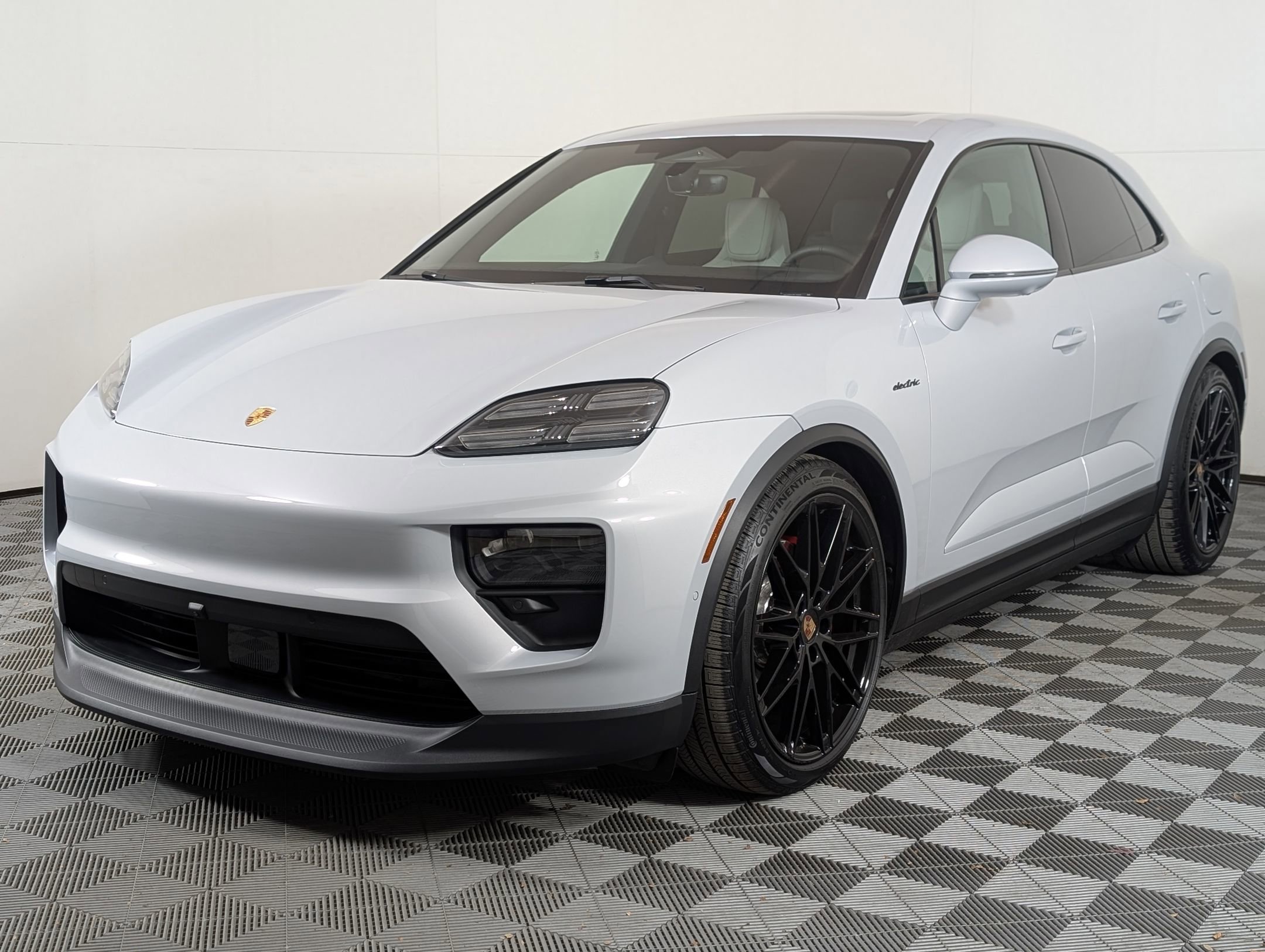 2025 Porsche Macan Electric 4S SUV