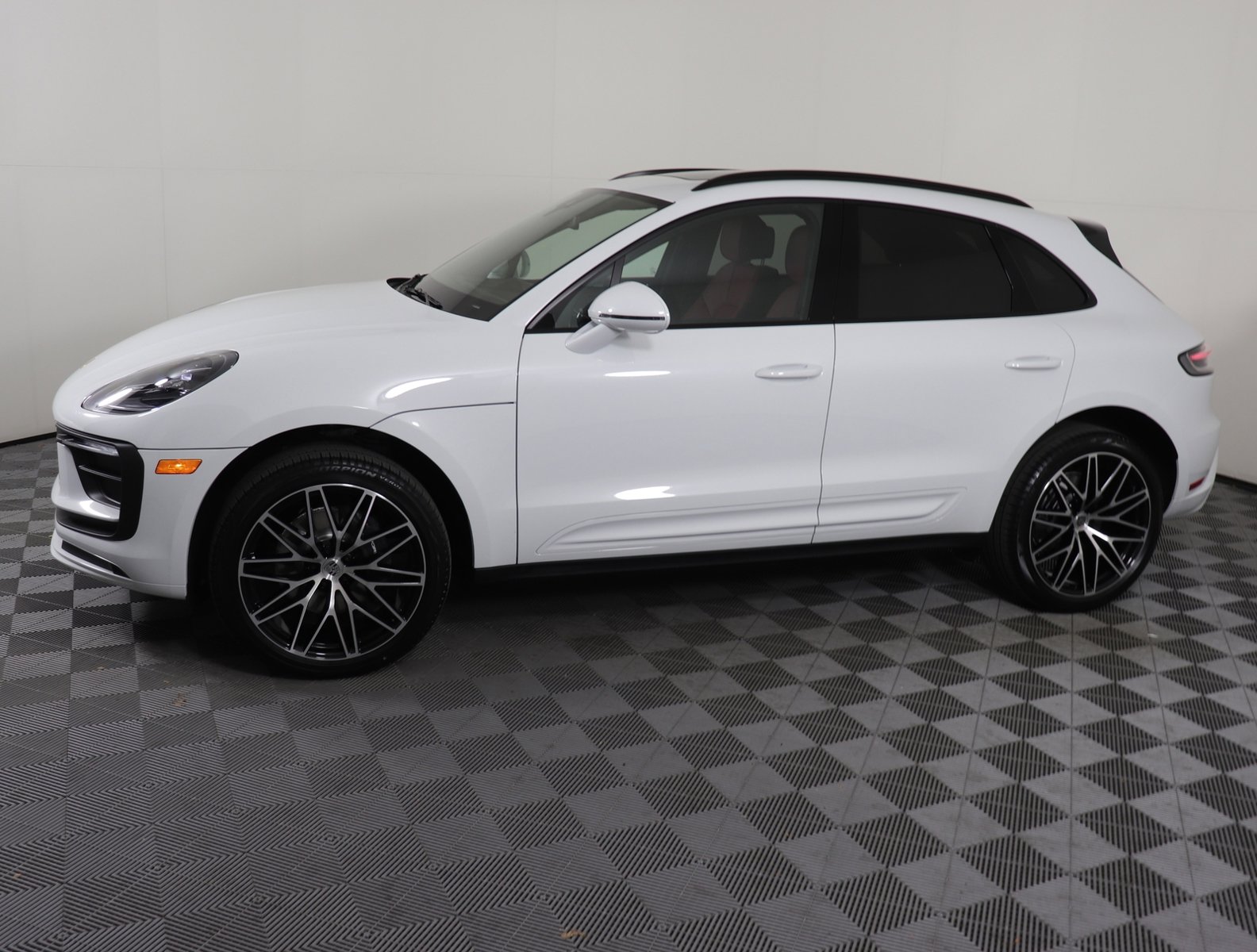 Used 2025 Porsche Macan Base with VIN WP1AA2A51SLB07484 for sale in Brentwood, TN