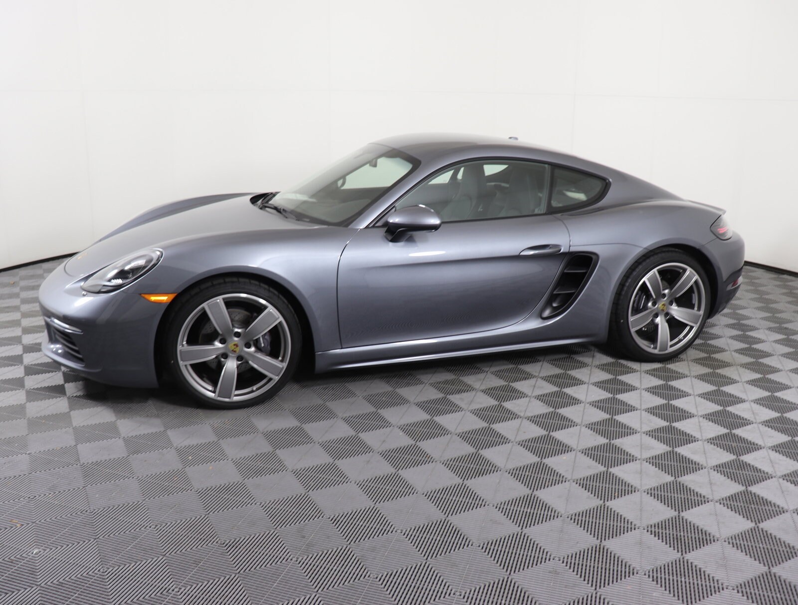 2025 Porsche Cayman Base S photo 2