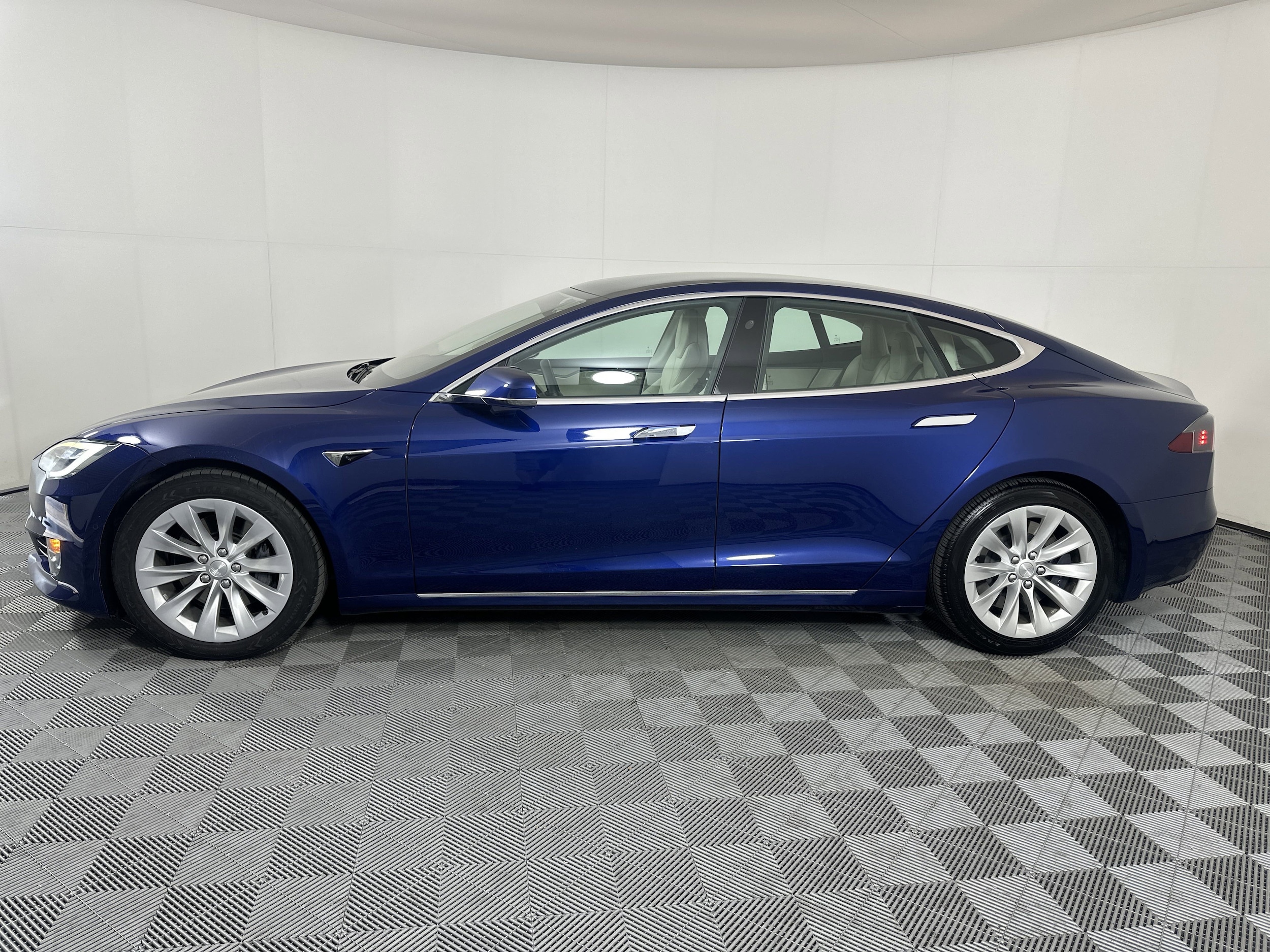 Used 2019 Tesla Model S Long Range with VIN 5YJSA1E2XKF312501 for sale in Brentwood, TN