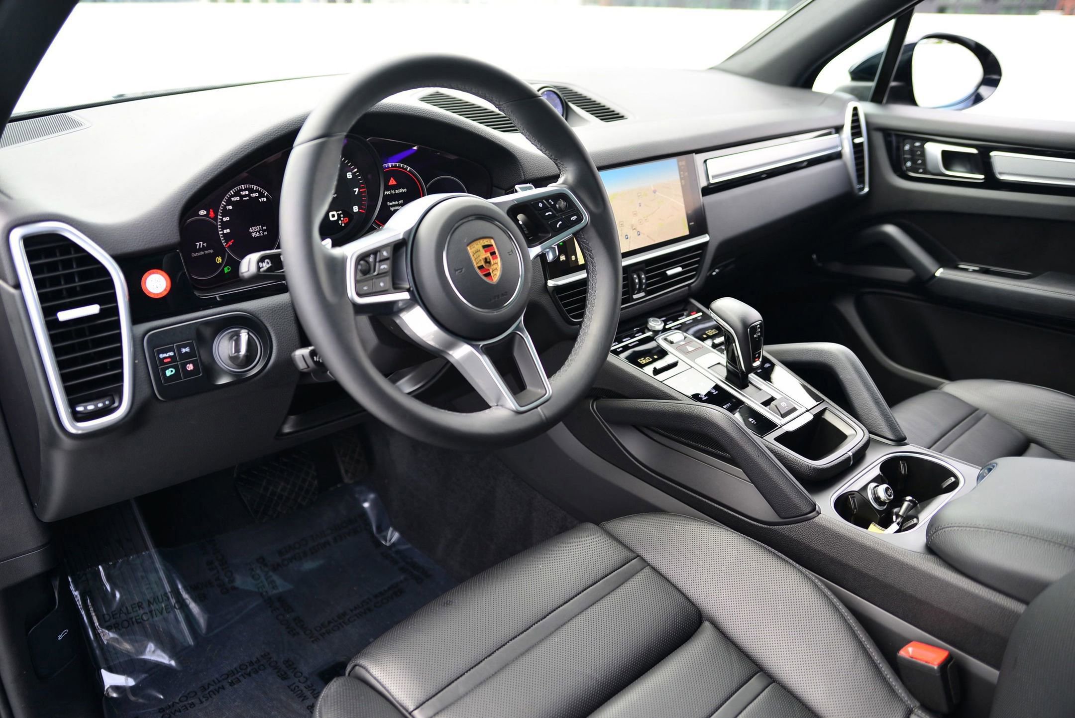 2023 Porsche Cayenne Platinum Edition photo 3