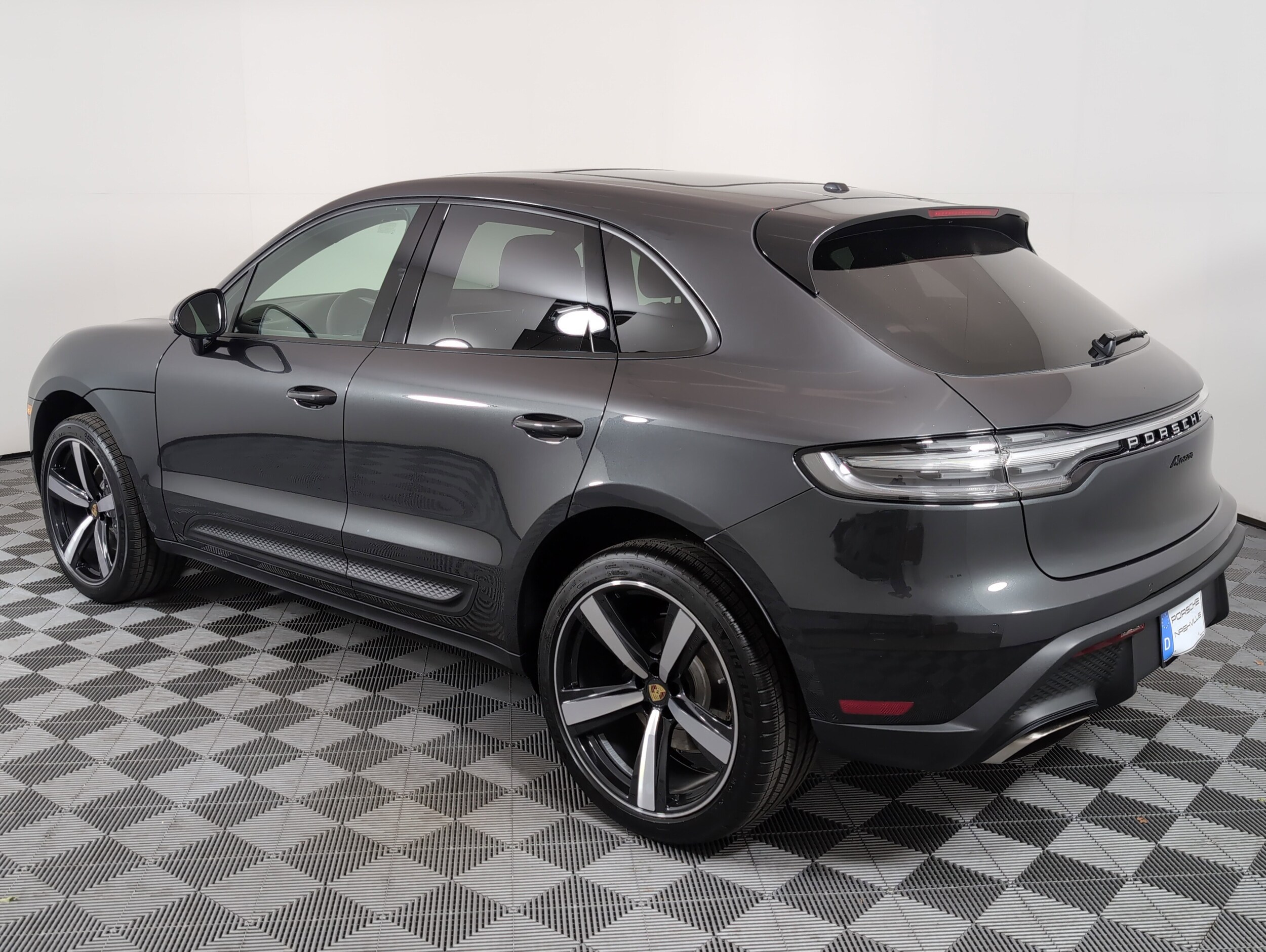 2025 Porsche Macan T photo 3