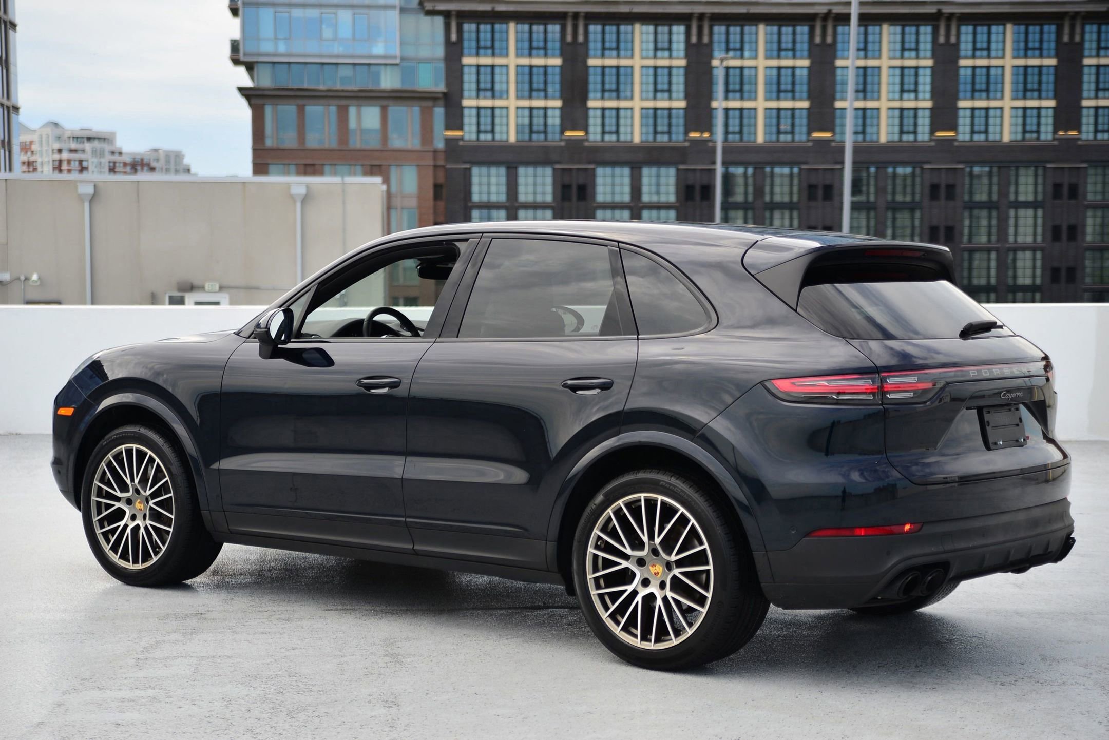2023 Porsche Cayenne Platinum Edition photo 2