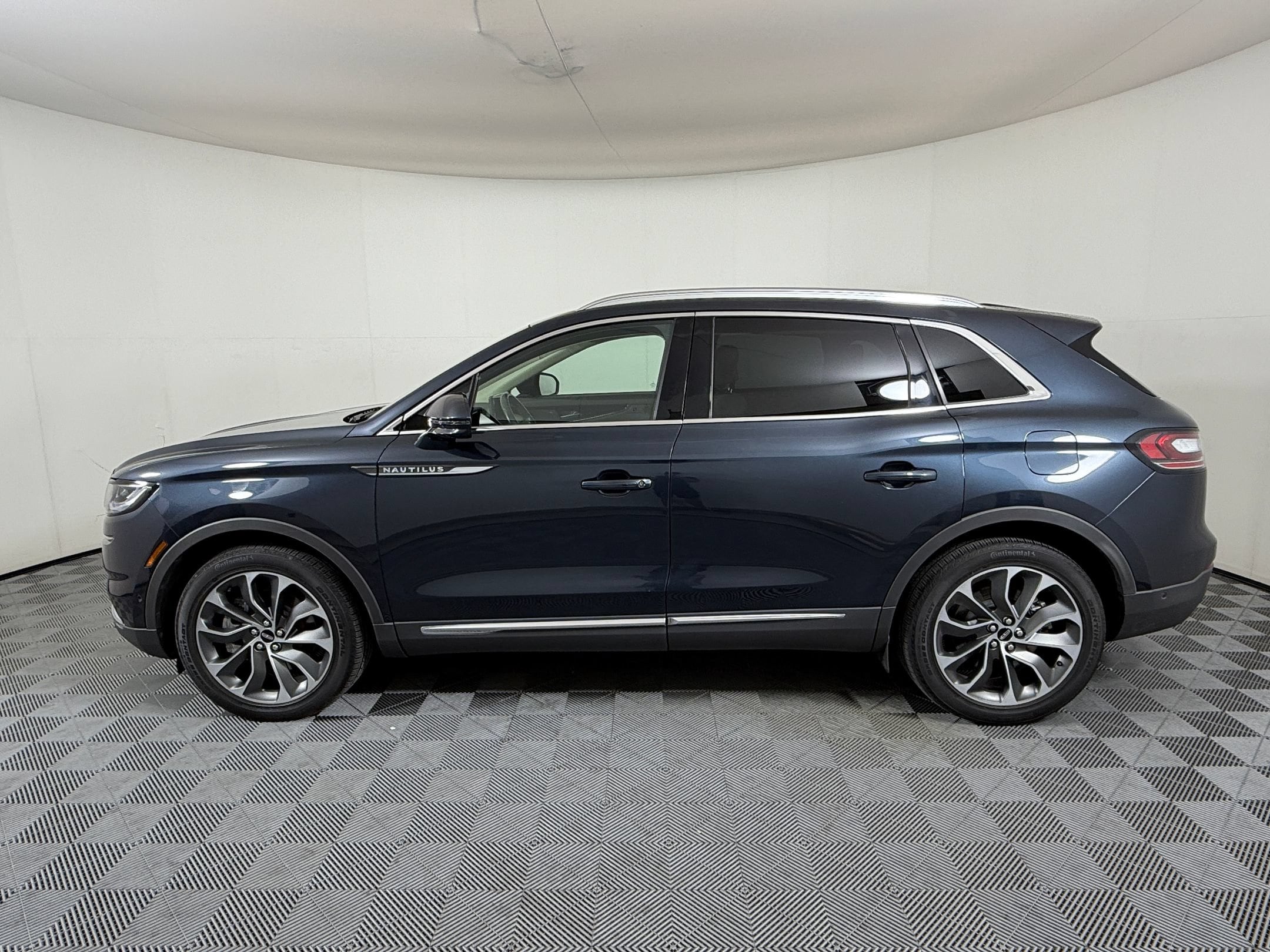 Nautilus Reserve SUV
