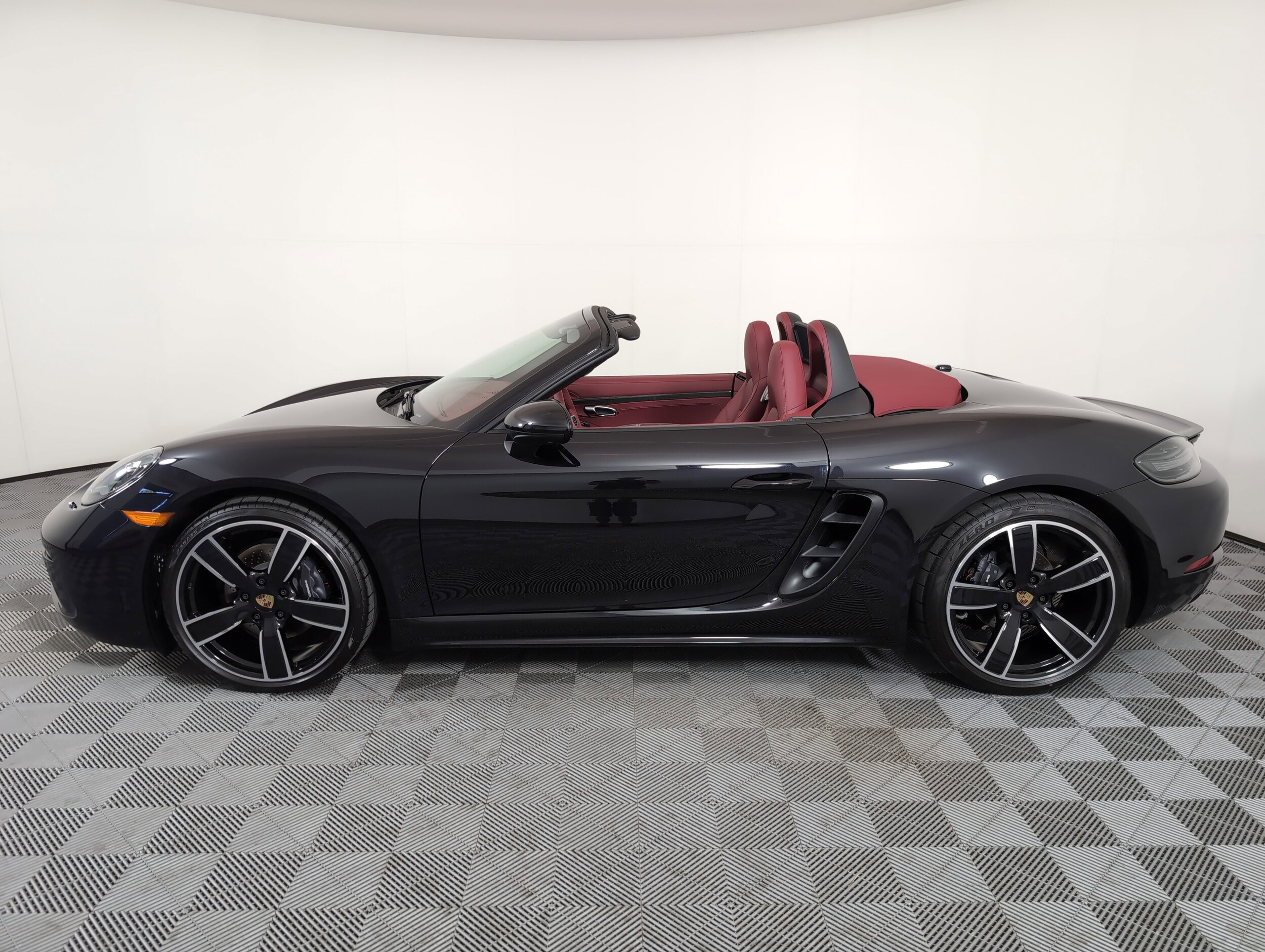 2025 Porsche Boxster Base photo 2