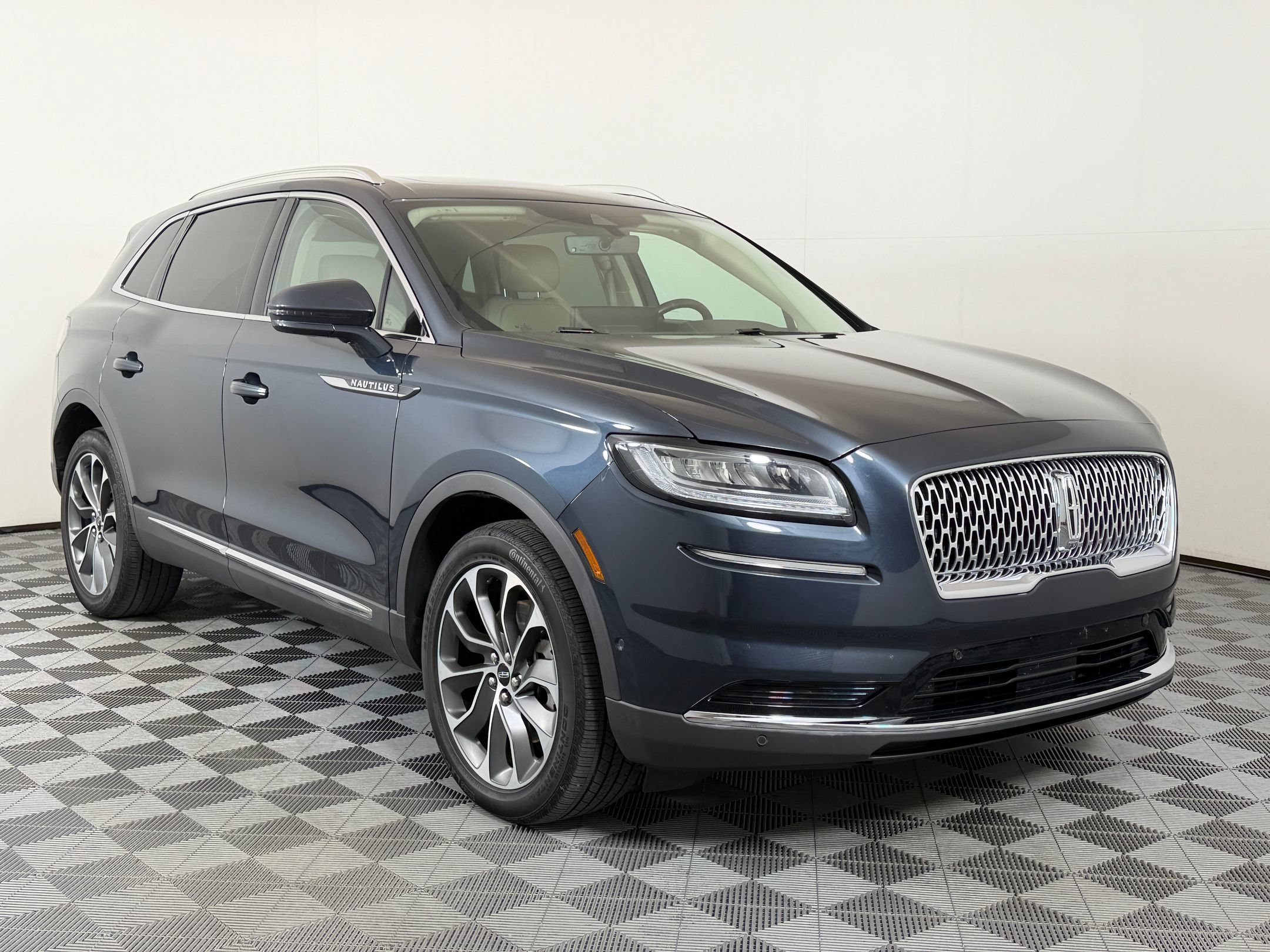 Nautilus Reserve SUV