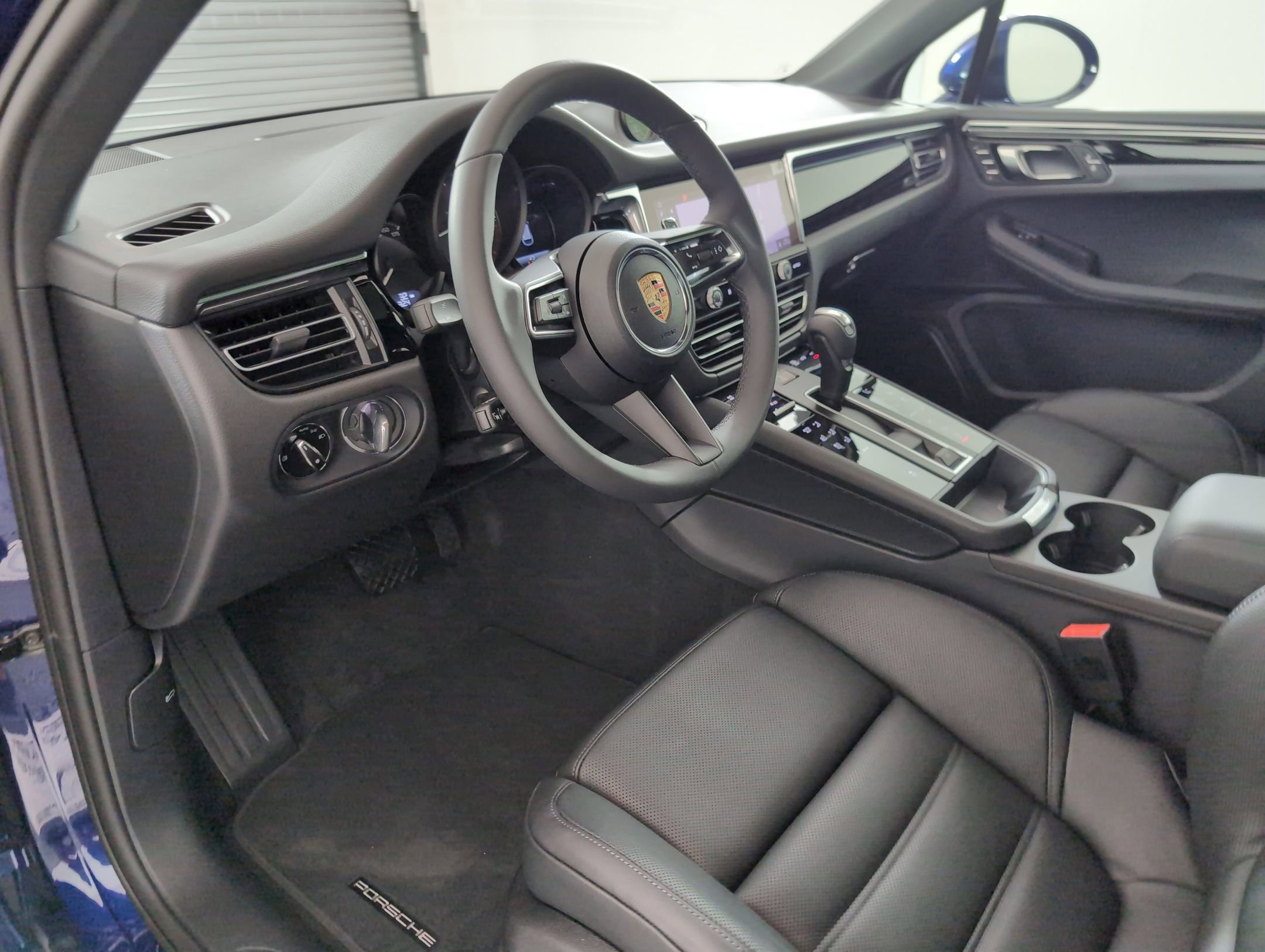 2025 Porsche Macan T photo 4