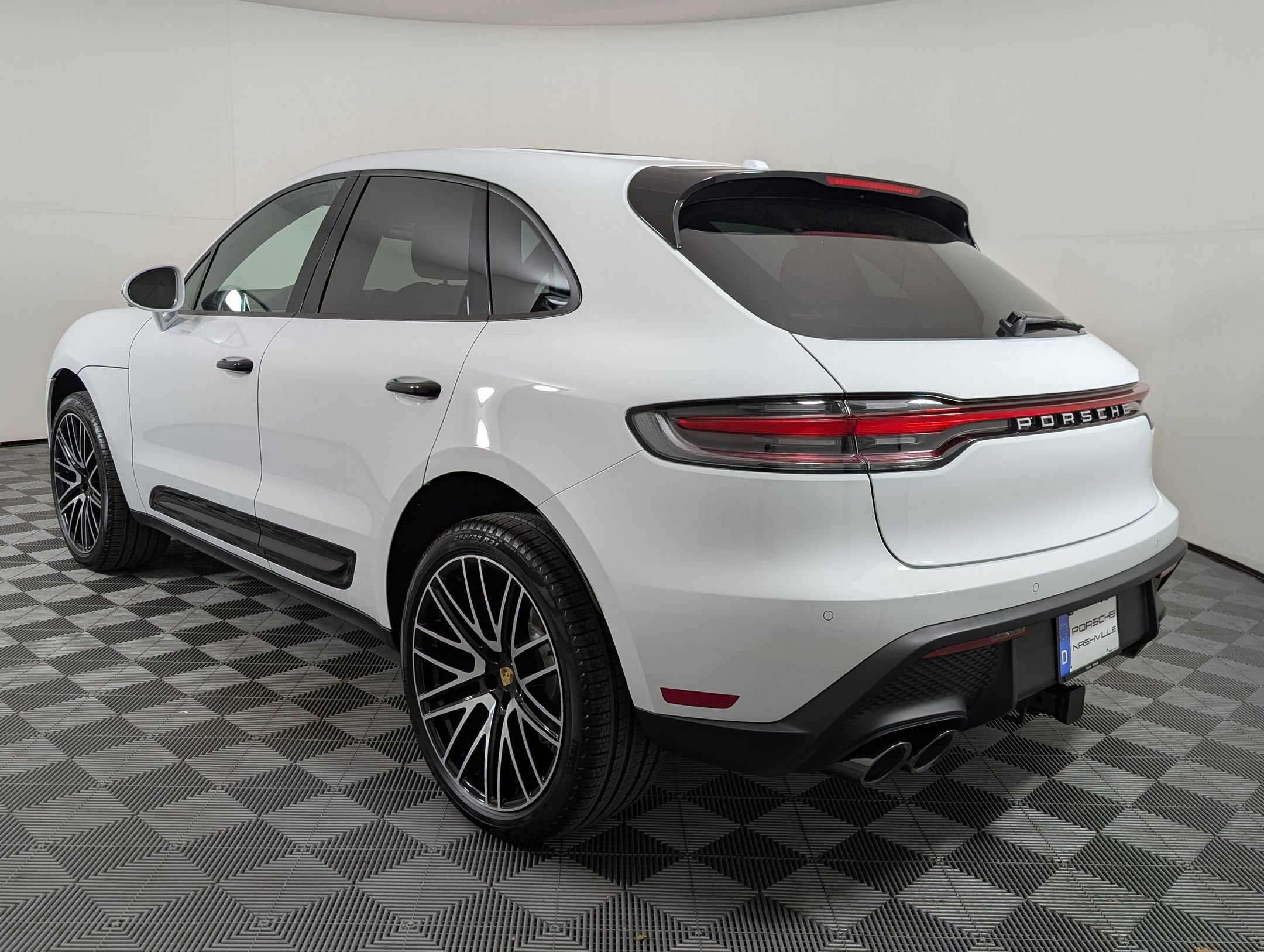 2026 Porsche Macan T photo 3