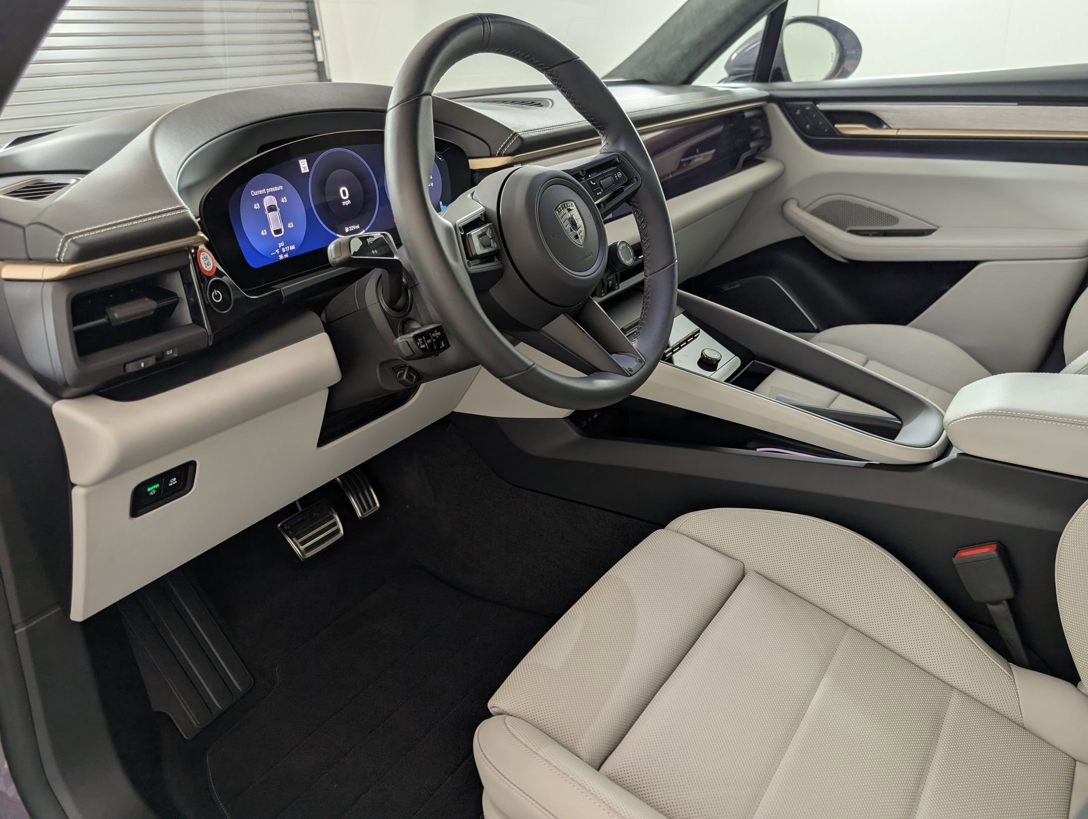 2024 Porsche Macan Electric Turbo photo 4