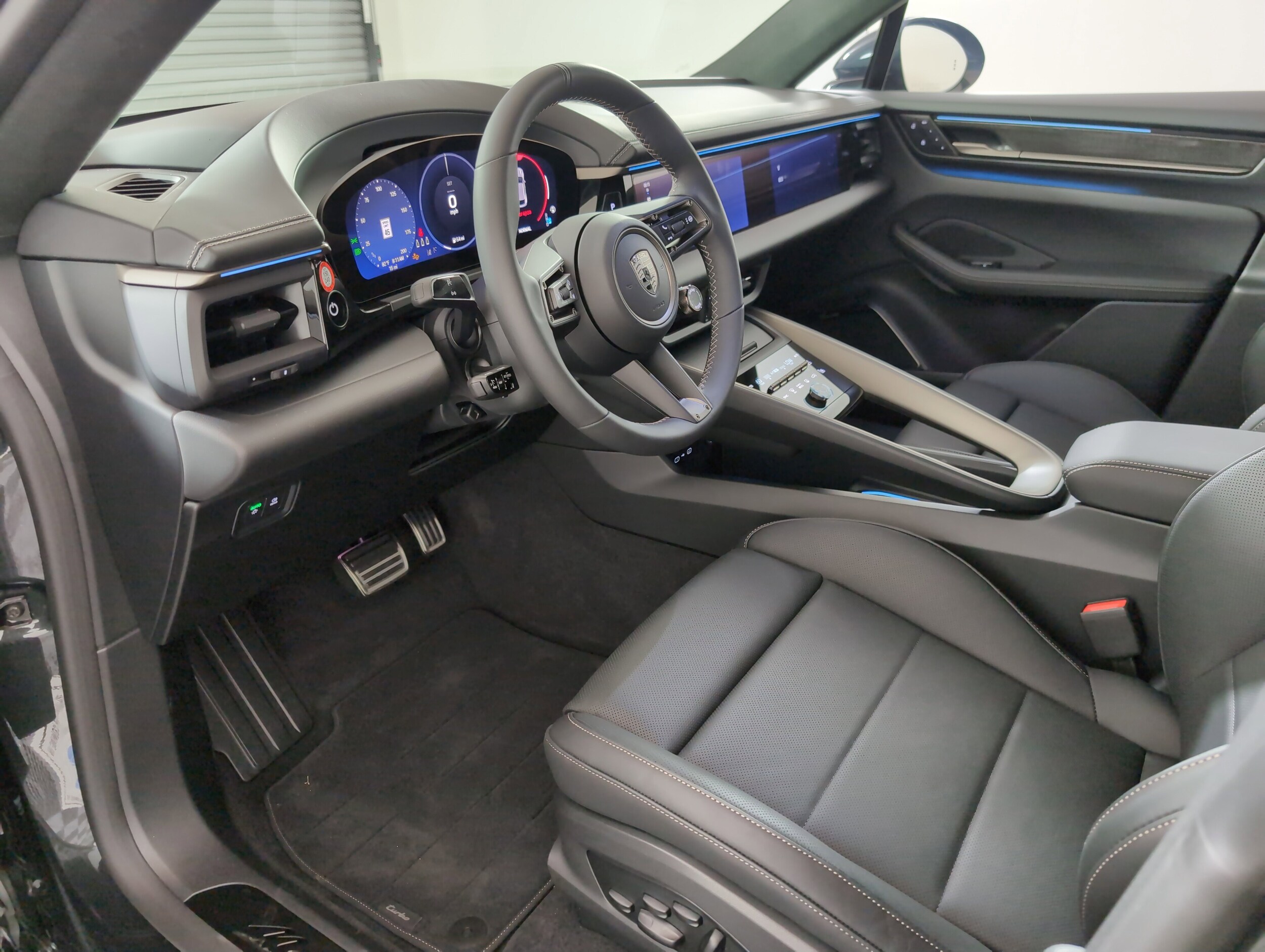 2025 Porsche Macan Electric Turbo photo 4