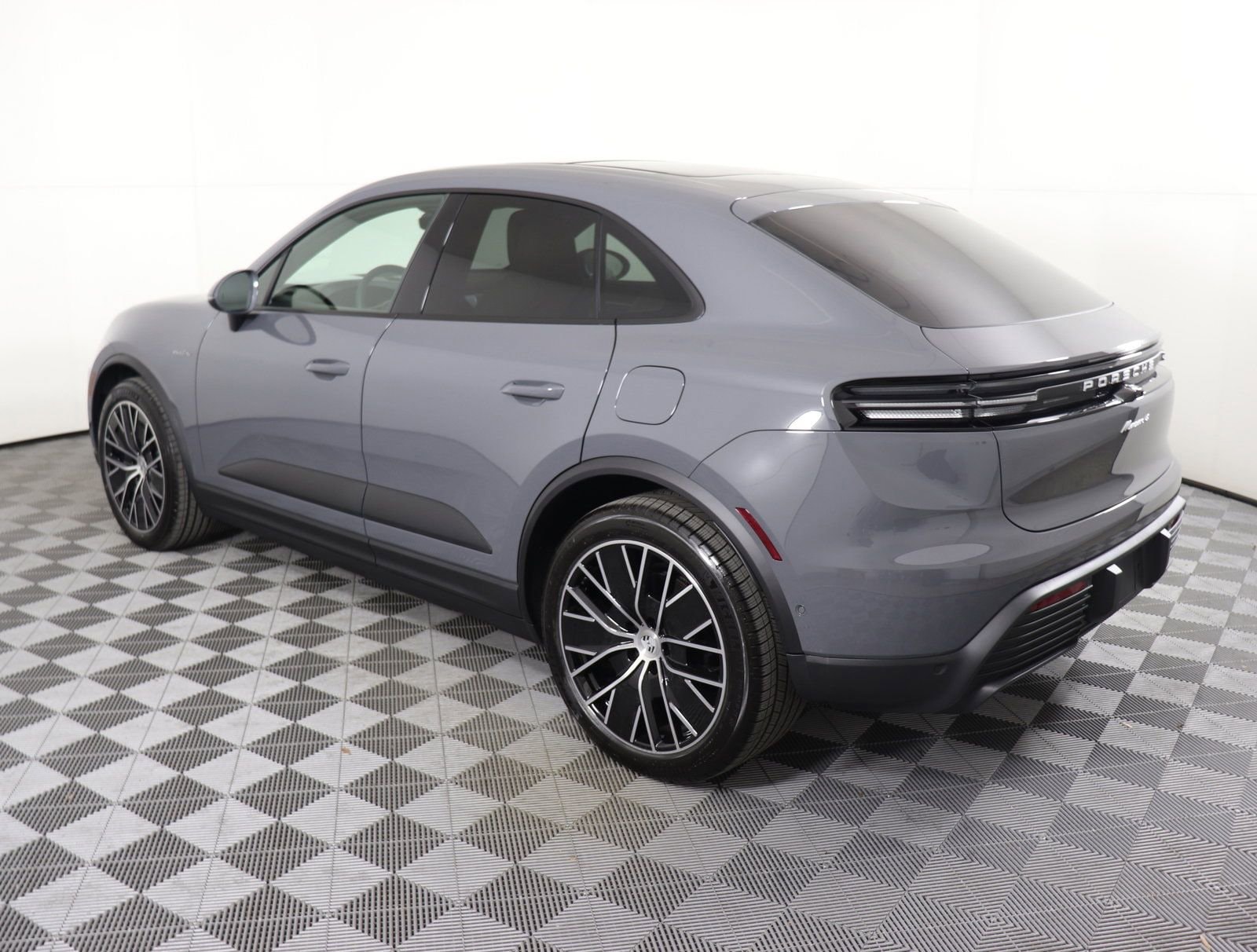 Used 2025 Porsche Macan Base with VIN WP1AA2XA0SL000105 for sale in Brentwood, TN