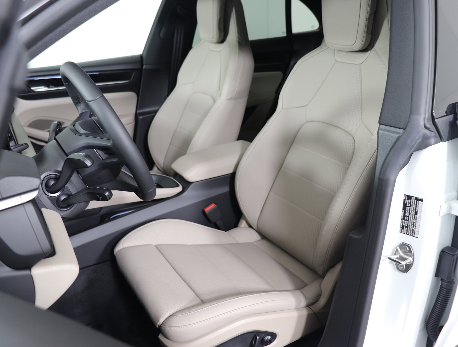 2024 Porsche Macan Electric 4 photo 4