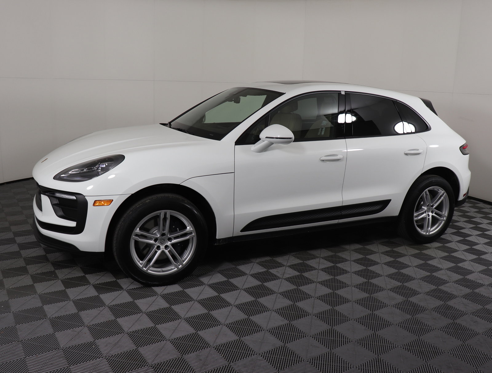 Used 2025 Porsche Macan Base with VIN WP1AA2A54SLB05390 for sale in Brentwood, TN