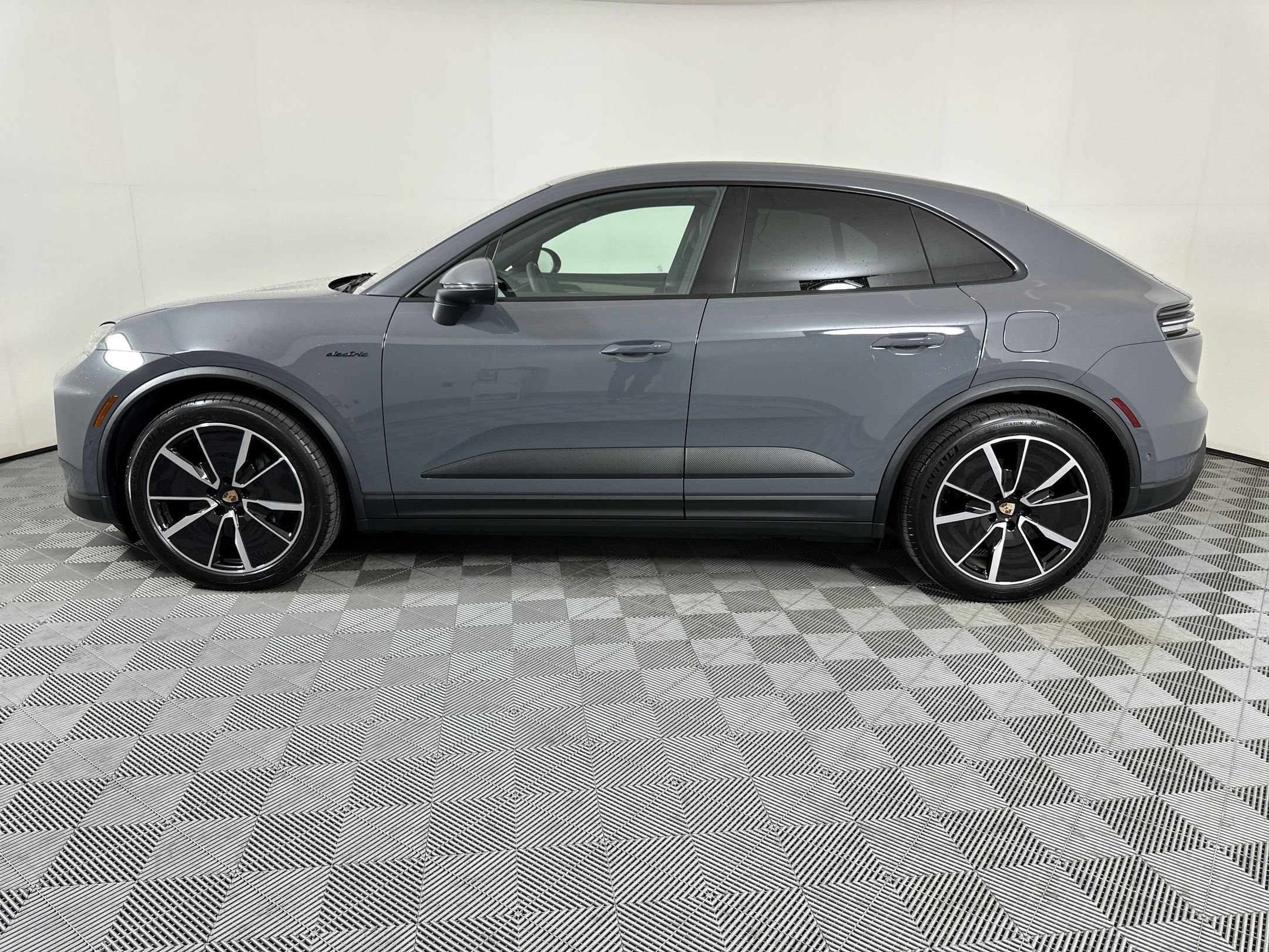 Used 2025 Porsche Macan Base with VIN WP1AA2XA5SL001704 for sale in Brentwood, TN