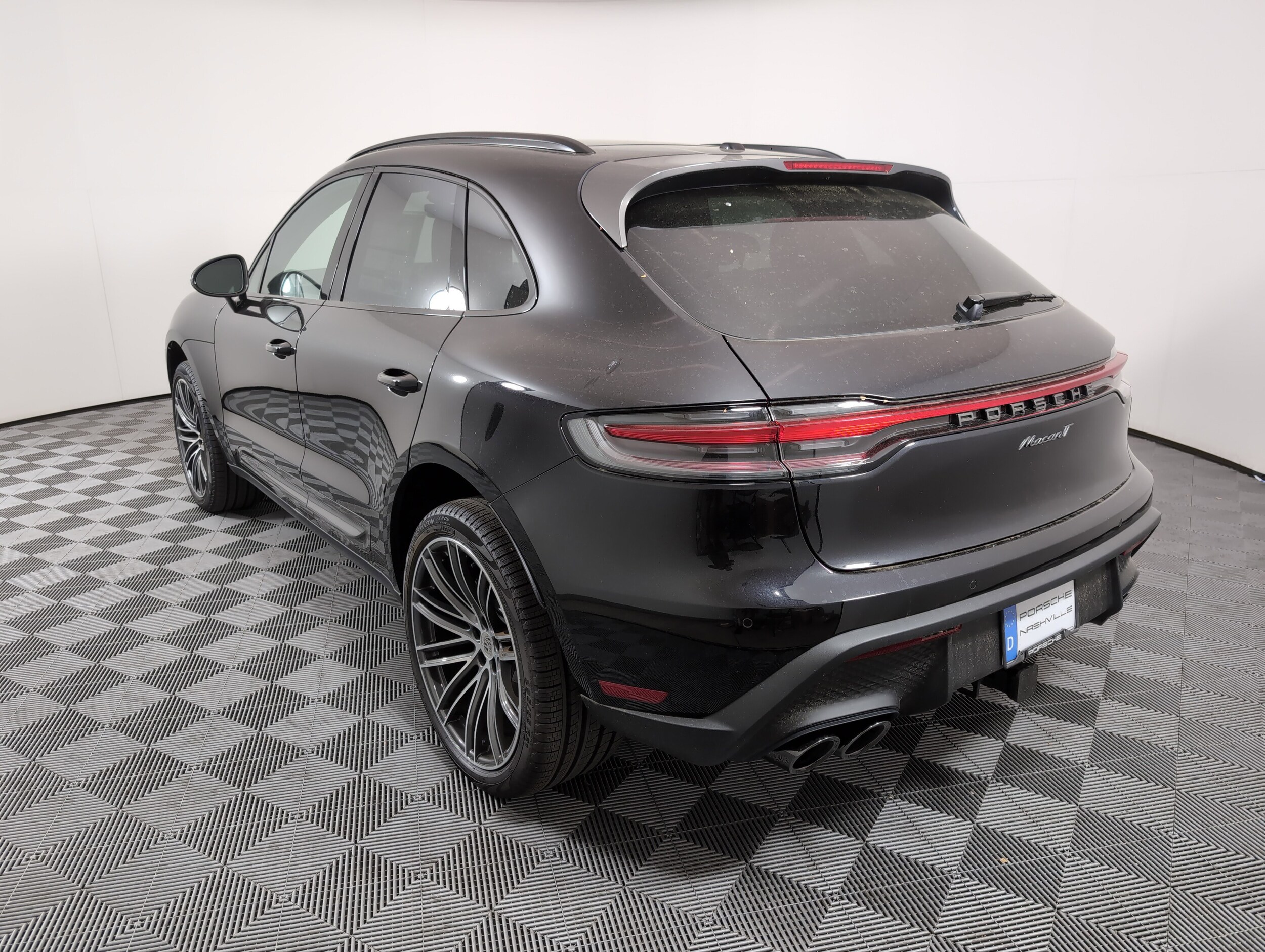 2025 Porsche Macan T photo 3