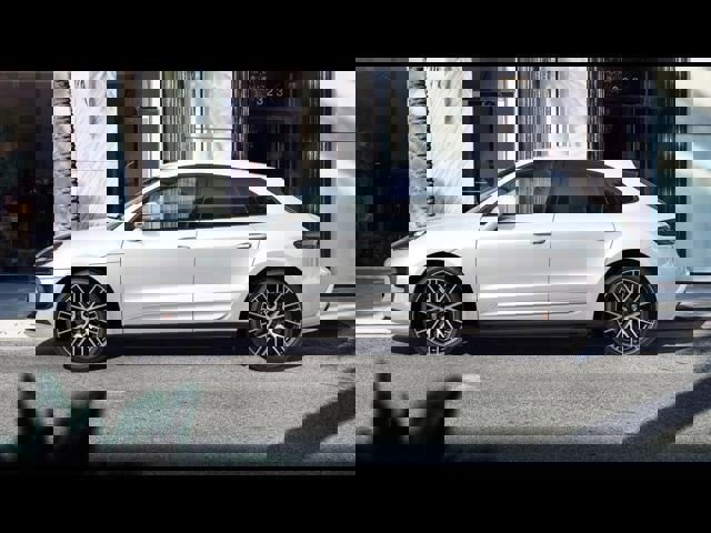 2025 Porsche Macan T photo 2