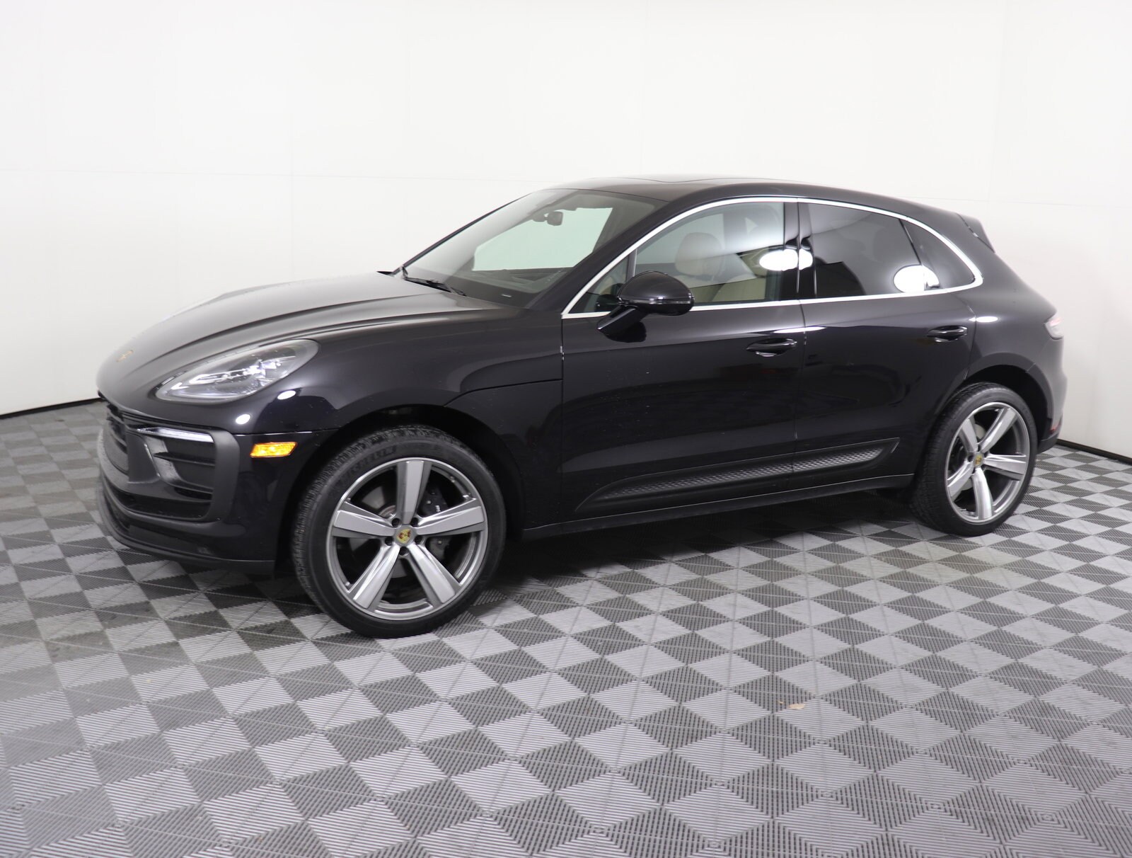 Used 2025 Porsche Macan Base with VIN WP1AA2A50SLB01661 for sale in Brentwood, TN