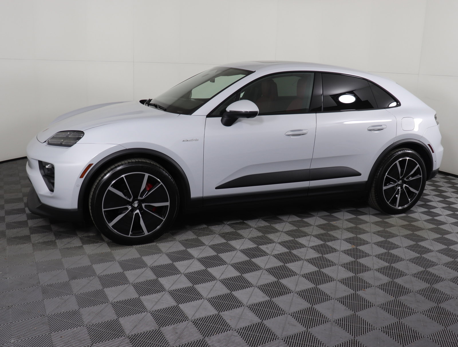 Used 2025 Porsche Macan S with VIN WP1AB2XA3SL150173 for sale in Brentwood, TN