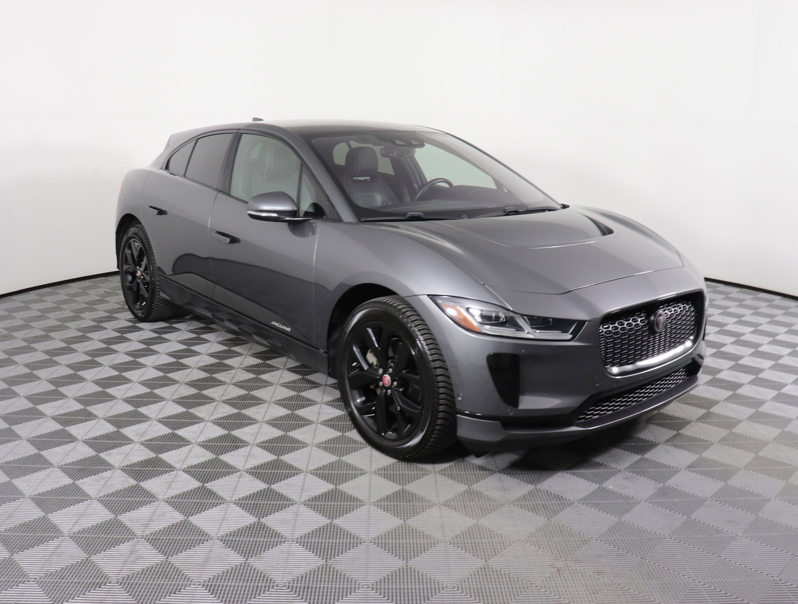 Used 2019 Jaguar I-PACE SE with VIN SADHC2S16K1F70682 for sale in Brentwood, TN