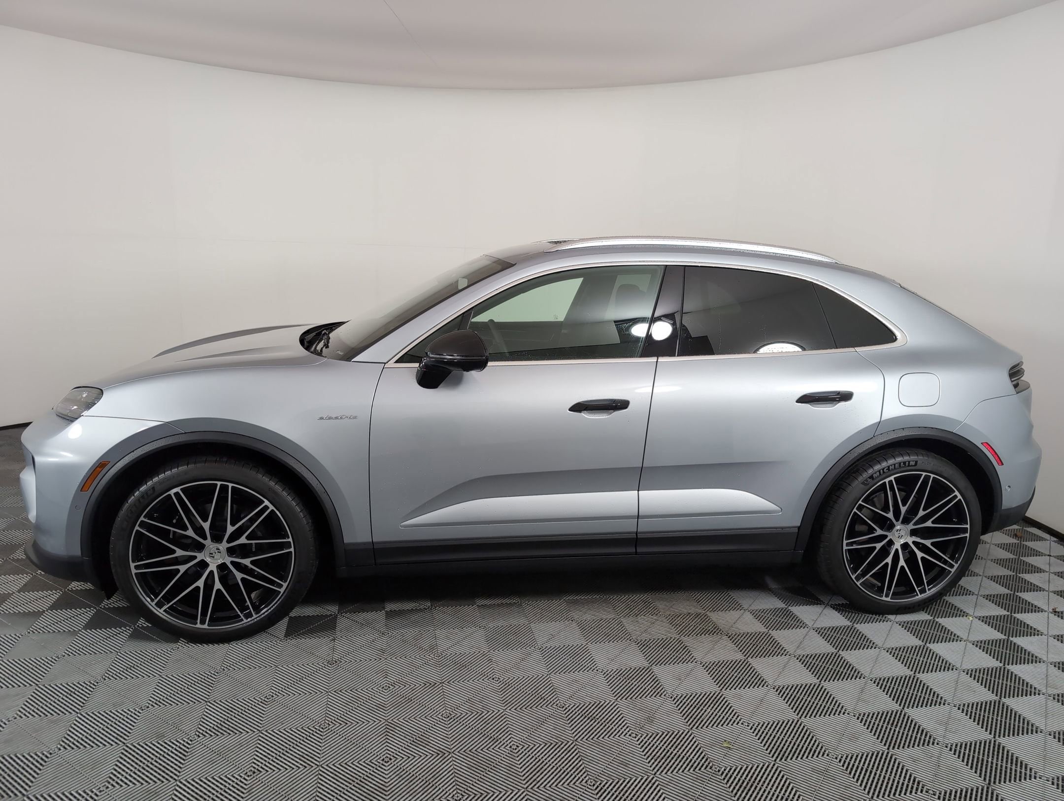 Used 2025 Porsche Macan Base with VIN WP1AA2XA3SL002558 for sale in Brentwood, TN