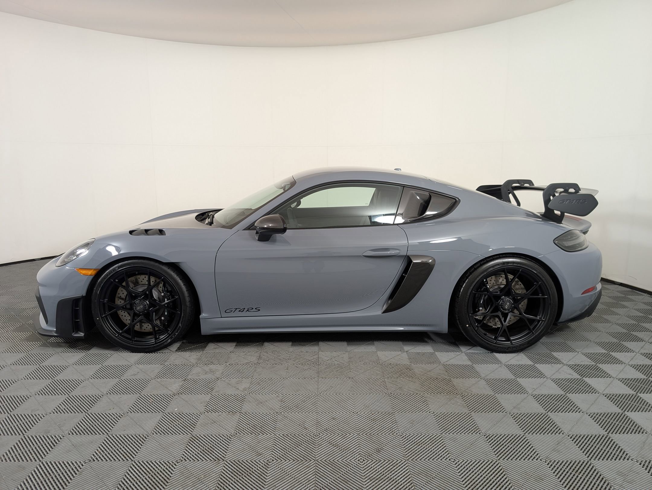 2025 Porsche Cayman GT4 RS photo 2