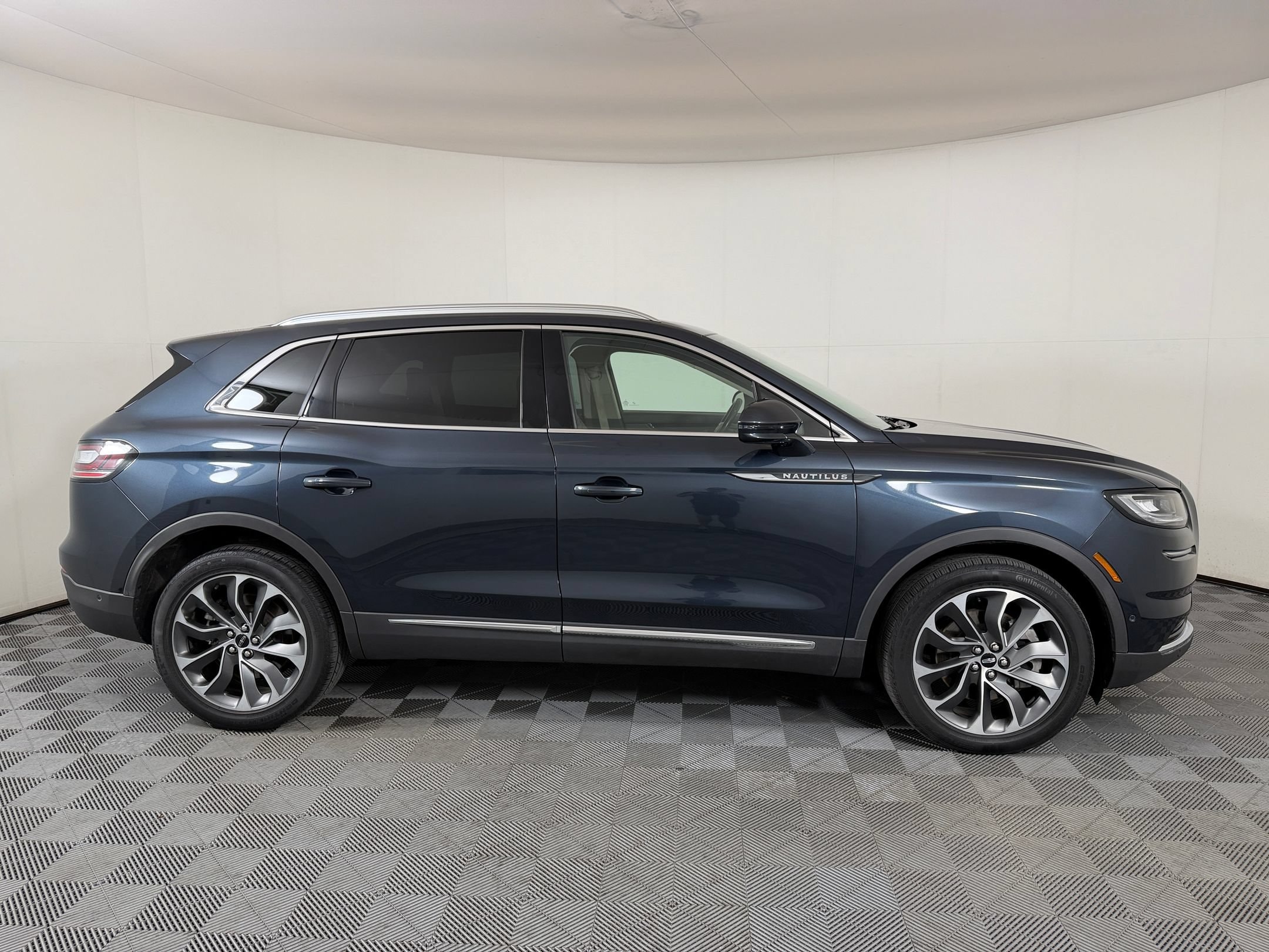 Nautilus Reserve SUV