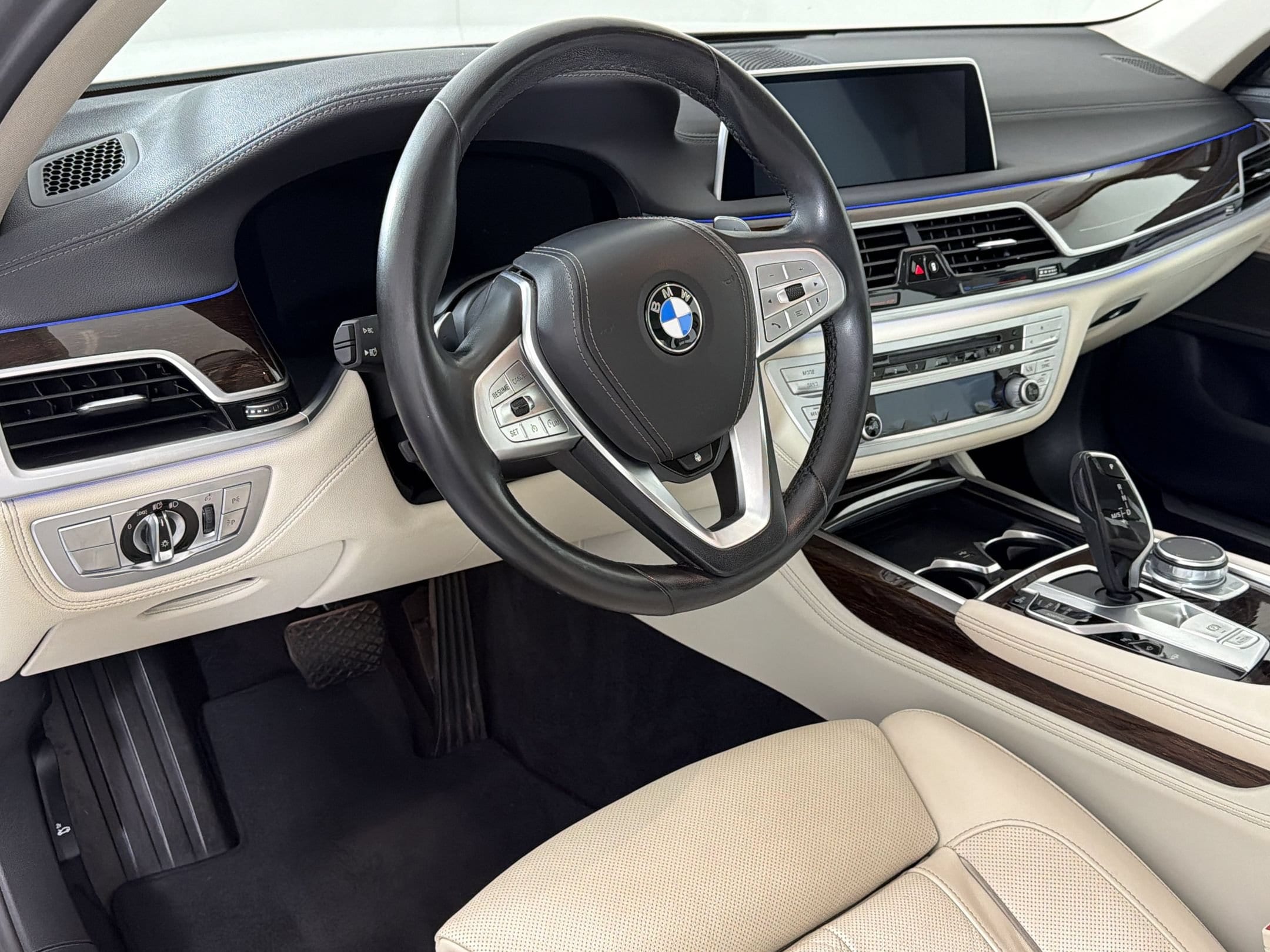 2020 BMW 7 Series 740i Sedan