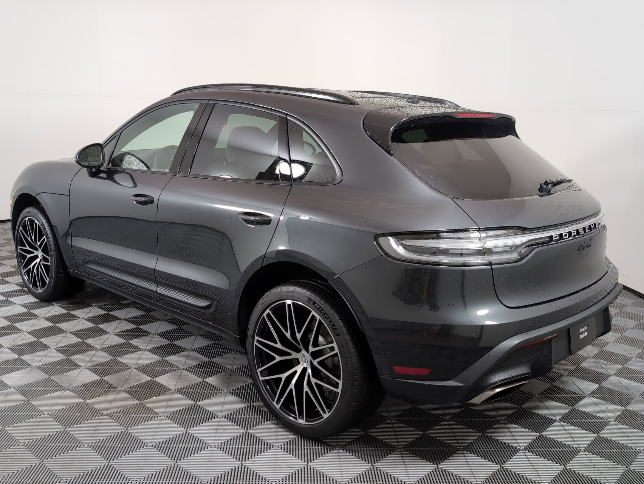 2026 Porsche Macan T photo 3