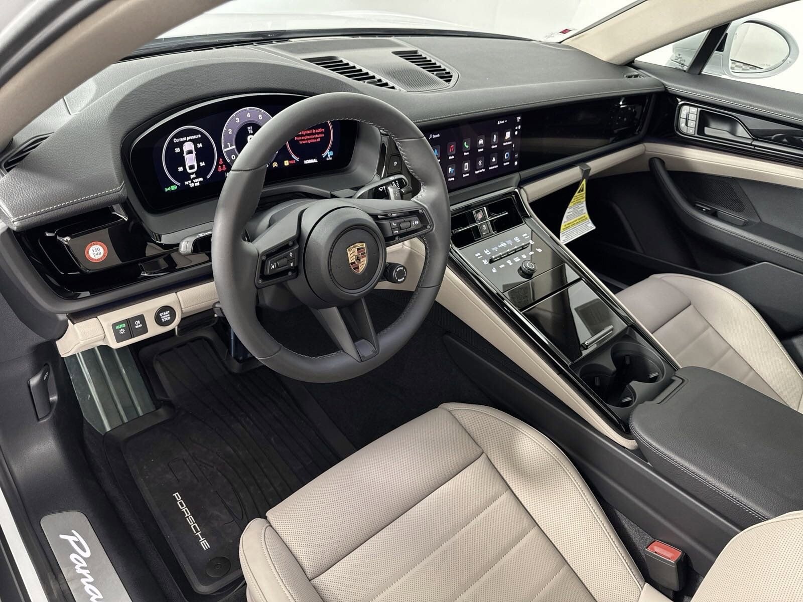 2025 Porsche Panamera photo 4