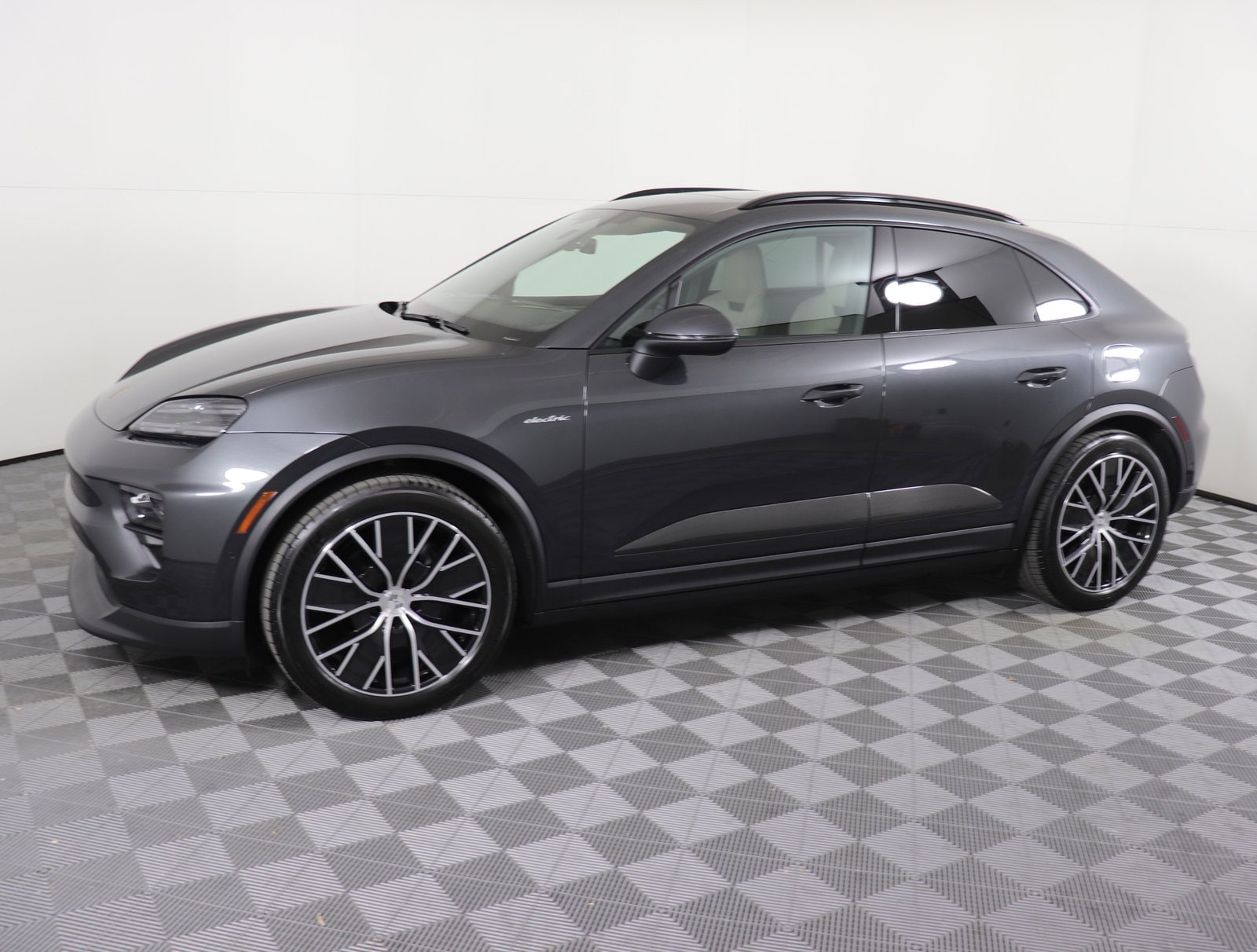 Used 2024 Porsche Macan Base with VIN WP1AA2XAXRL003698 for sale in Brentwood, TN
