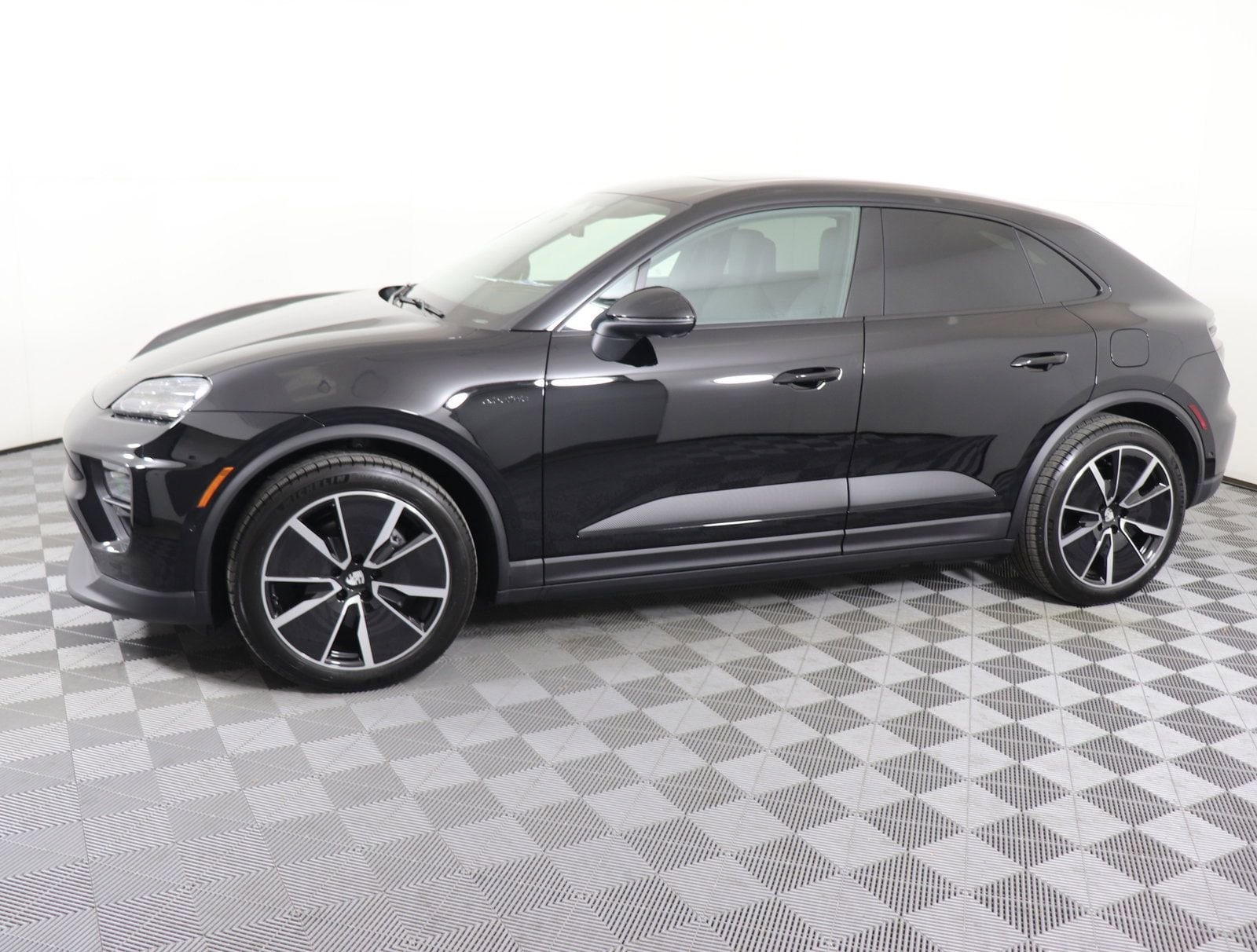 Used 2025 Porsche Macan Base with VIN WP1AD2XA3SL076179 for sale in Brentwood, TN