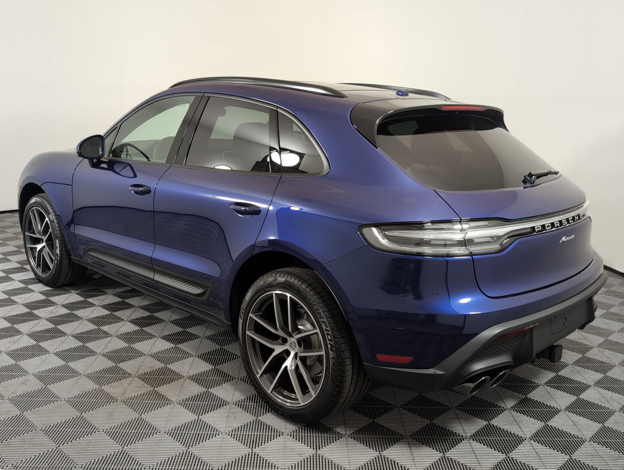 2025 Porsche Macan T photo 3