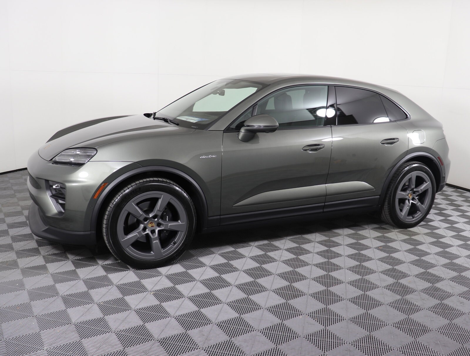Used 2025 Porsche Macan Base with VIN WP1AD2XA7SL075083 for sale in Brentwood, TN
