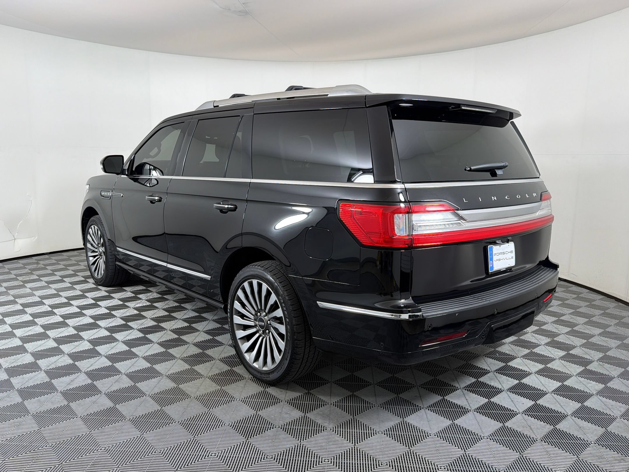 Navigator Reserve SUV