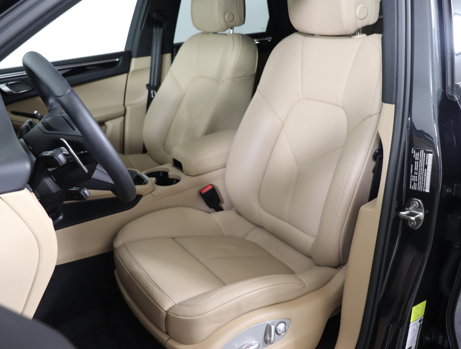 2025 Porsche Macan photo 4